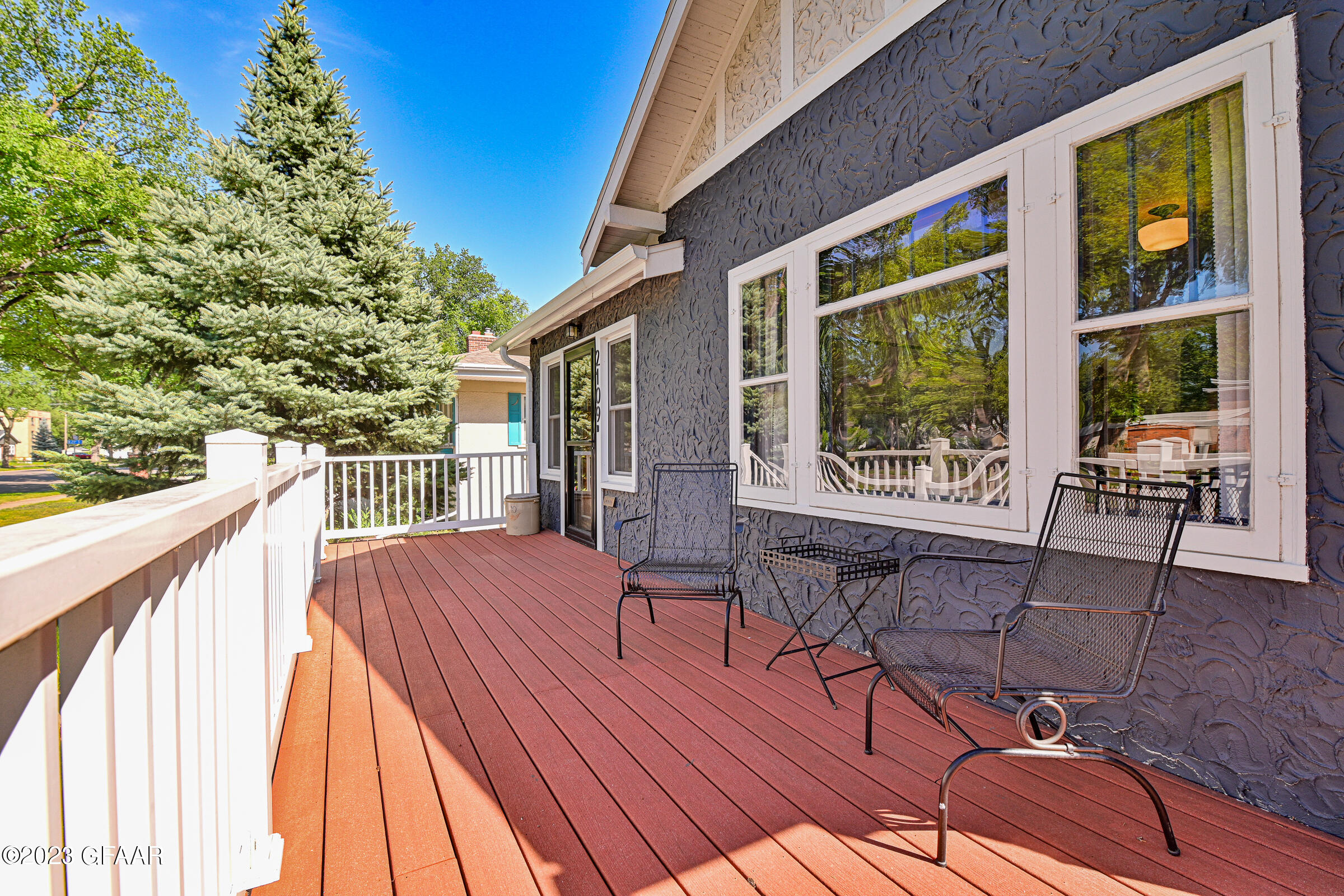 2109 UNIVERSITY Avenue