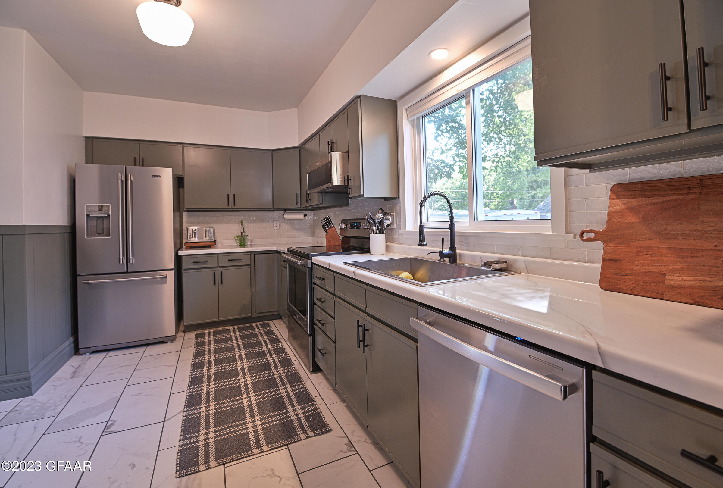 2109 UNIVERSITY Avenue