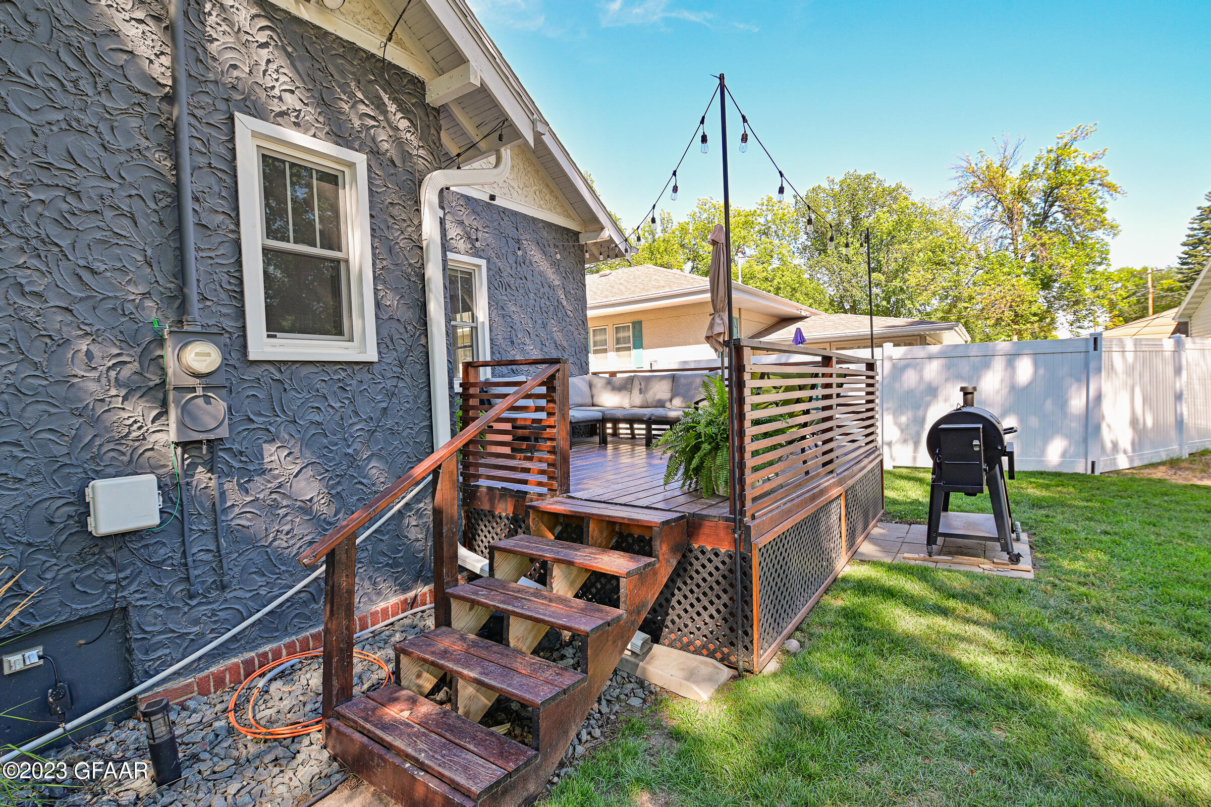 2109 UNIVERSITY Avenue