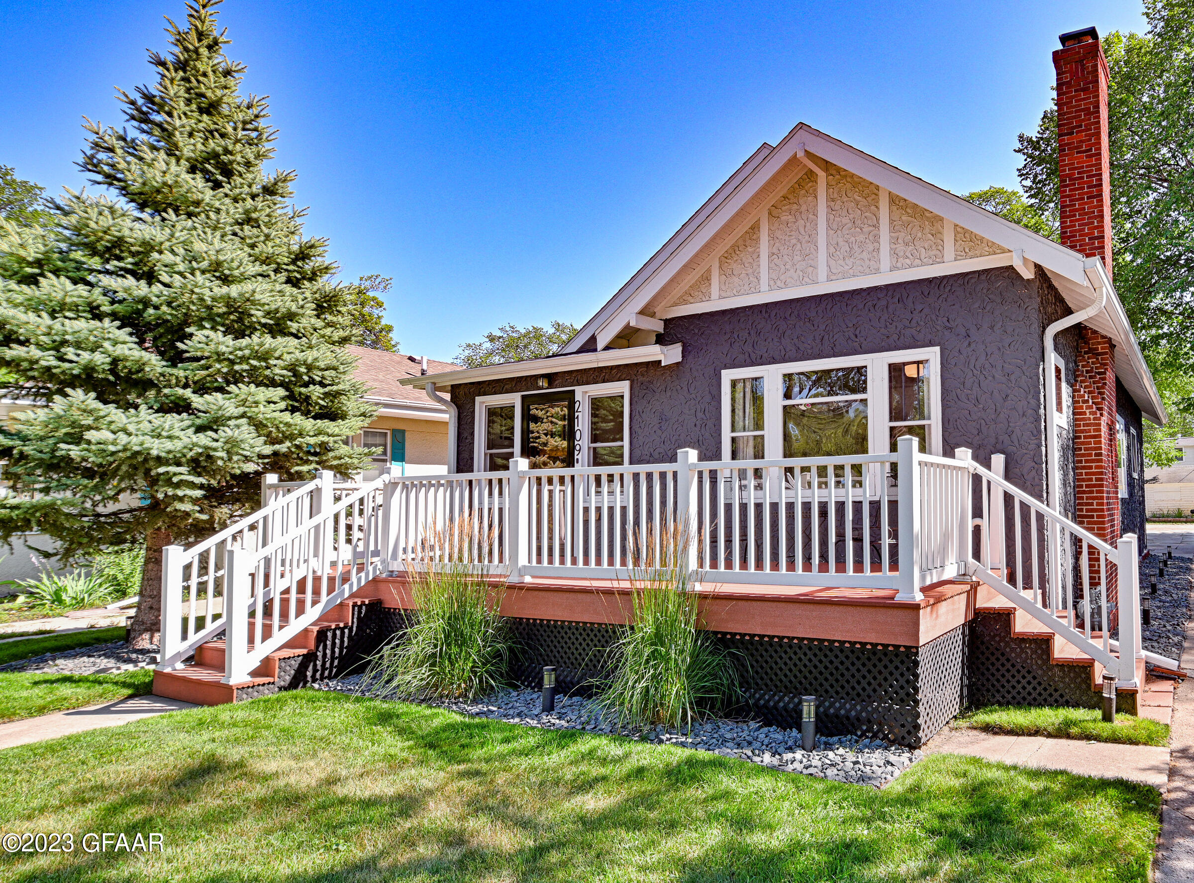 2109 UNIVERSITY Avenue