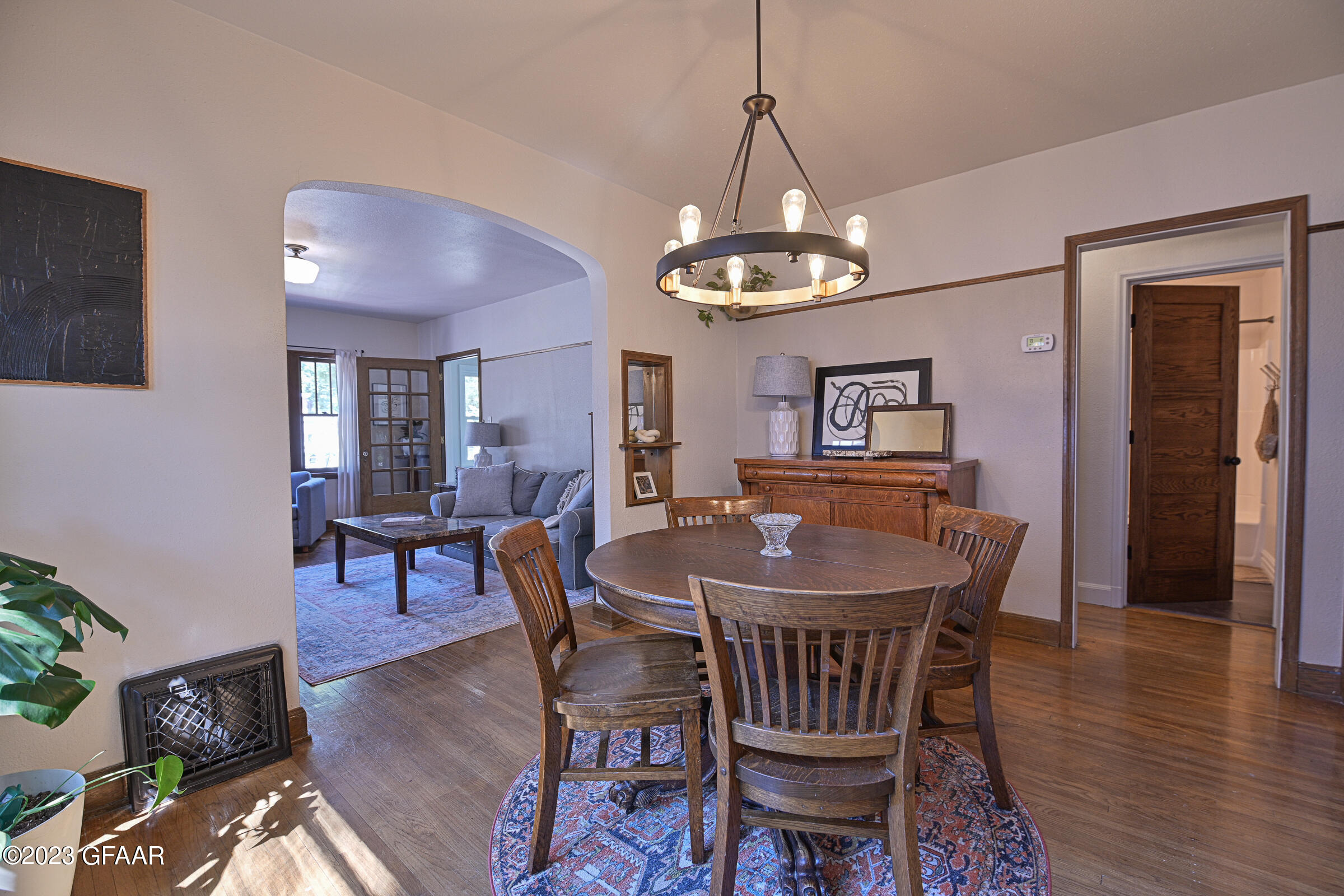 2109 UNIVERSITY Avenue