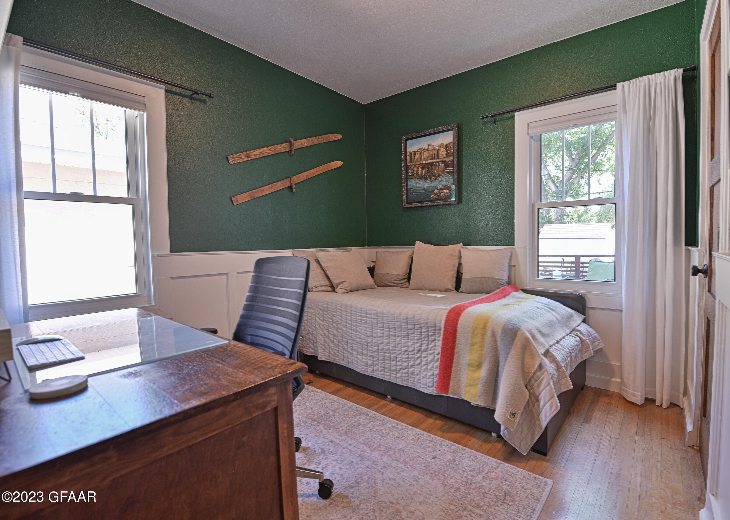 2109 UNIVERSITY Avenue