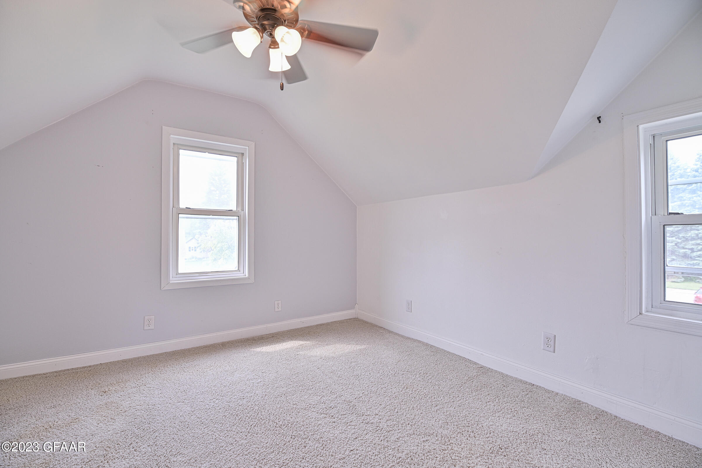 813 RHINEHART Drive SE