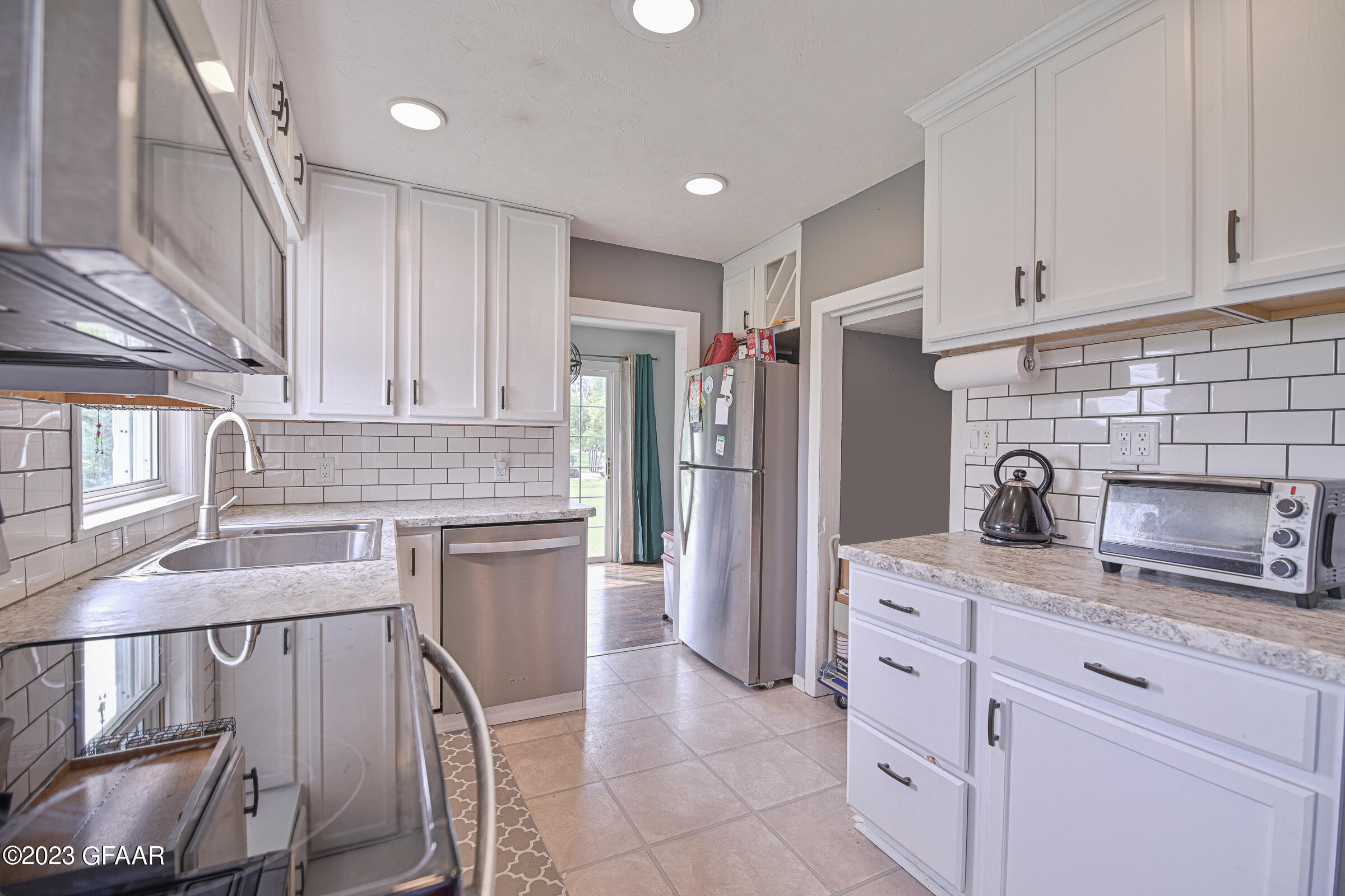 813 RHINEHART Drive SE