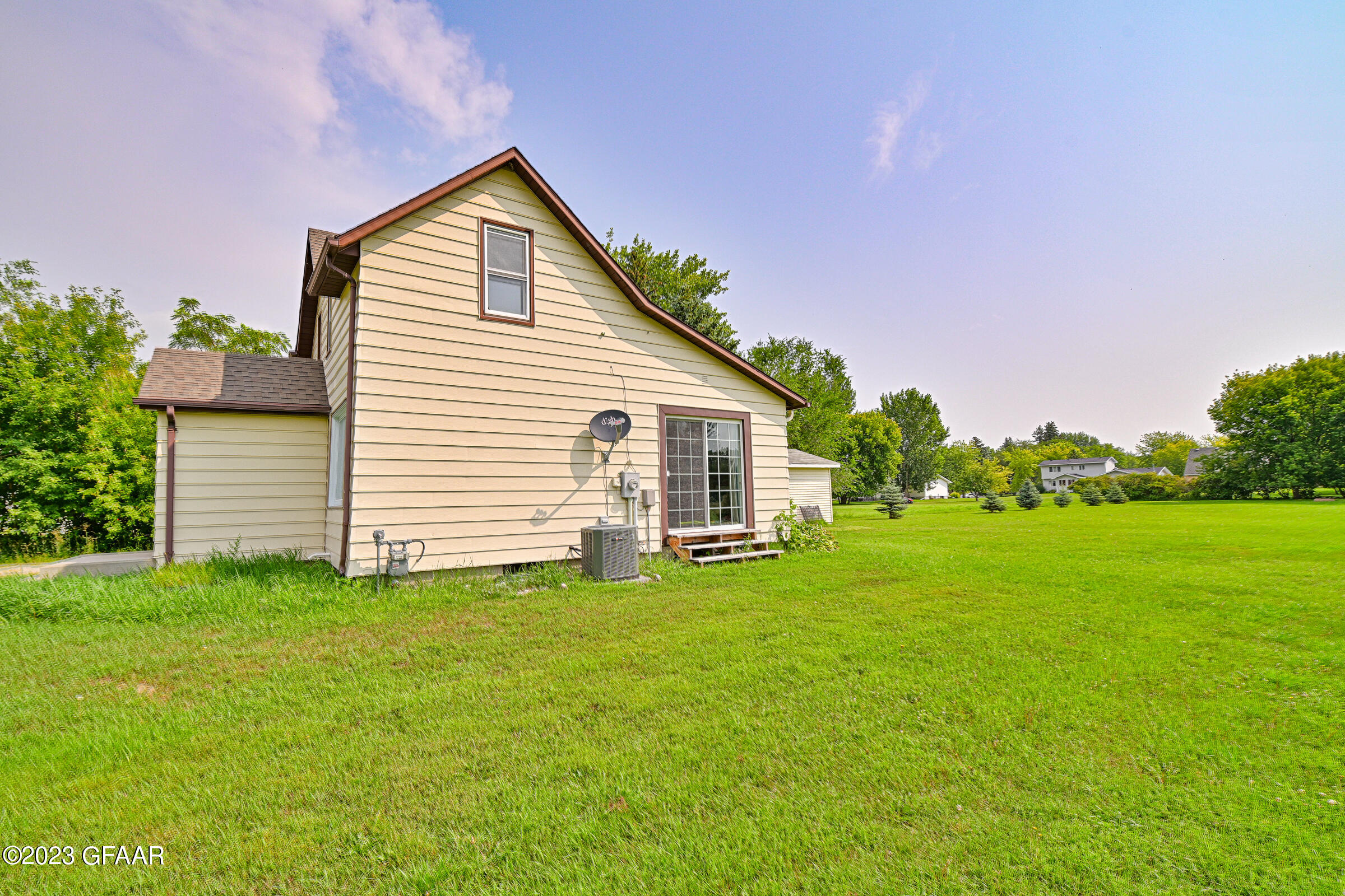 813 RHINEHART Drive SE