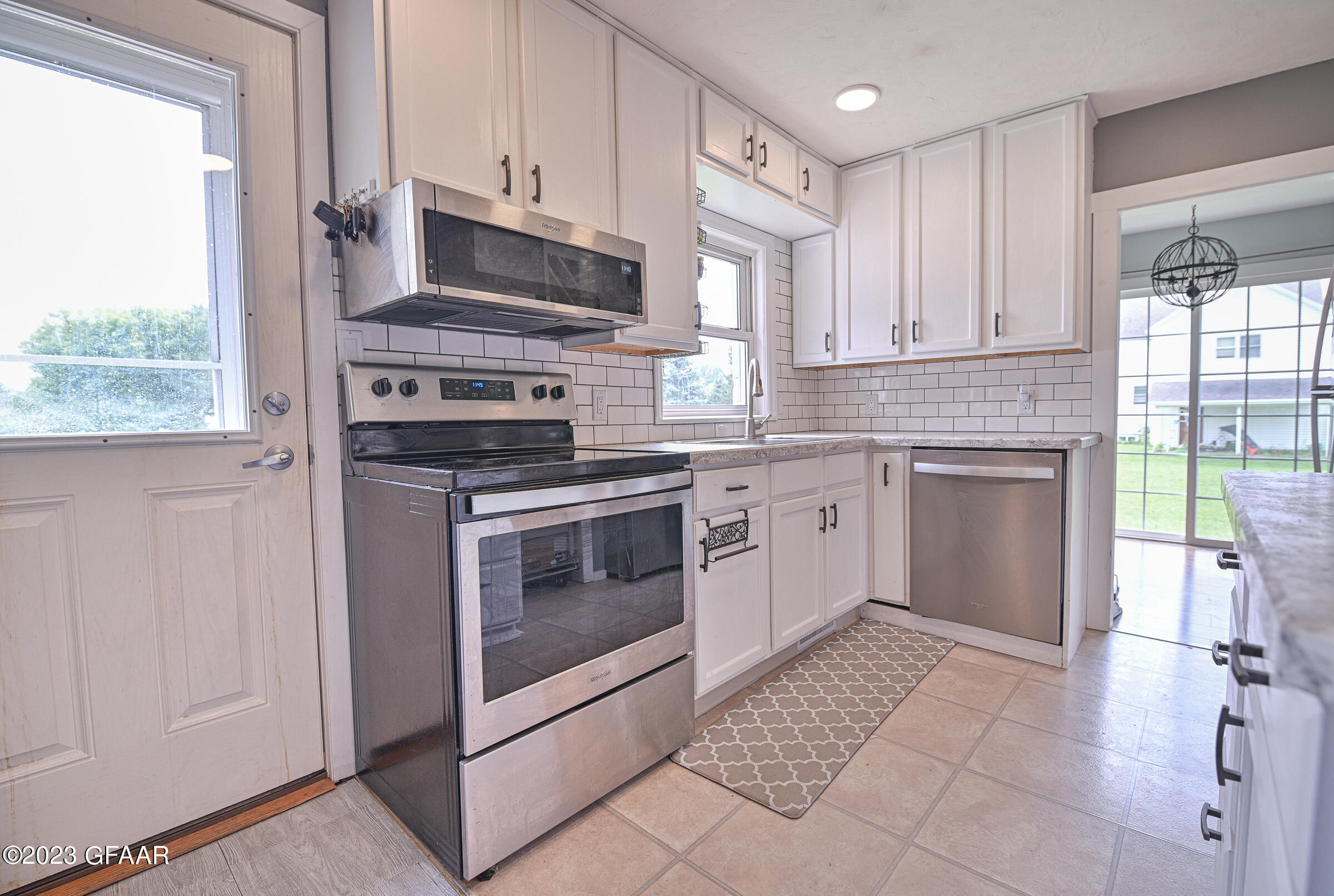 813 RHINEHART Drive SE