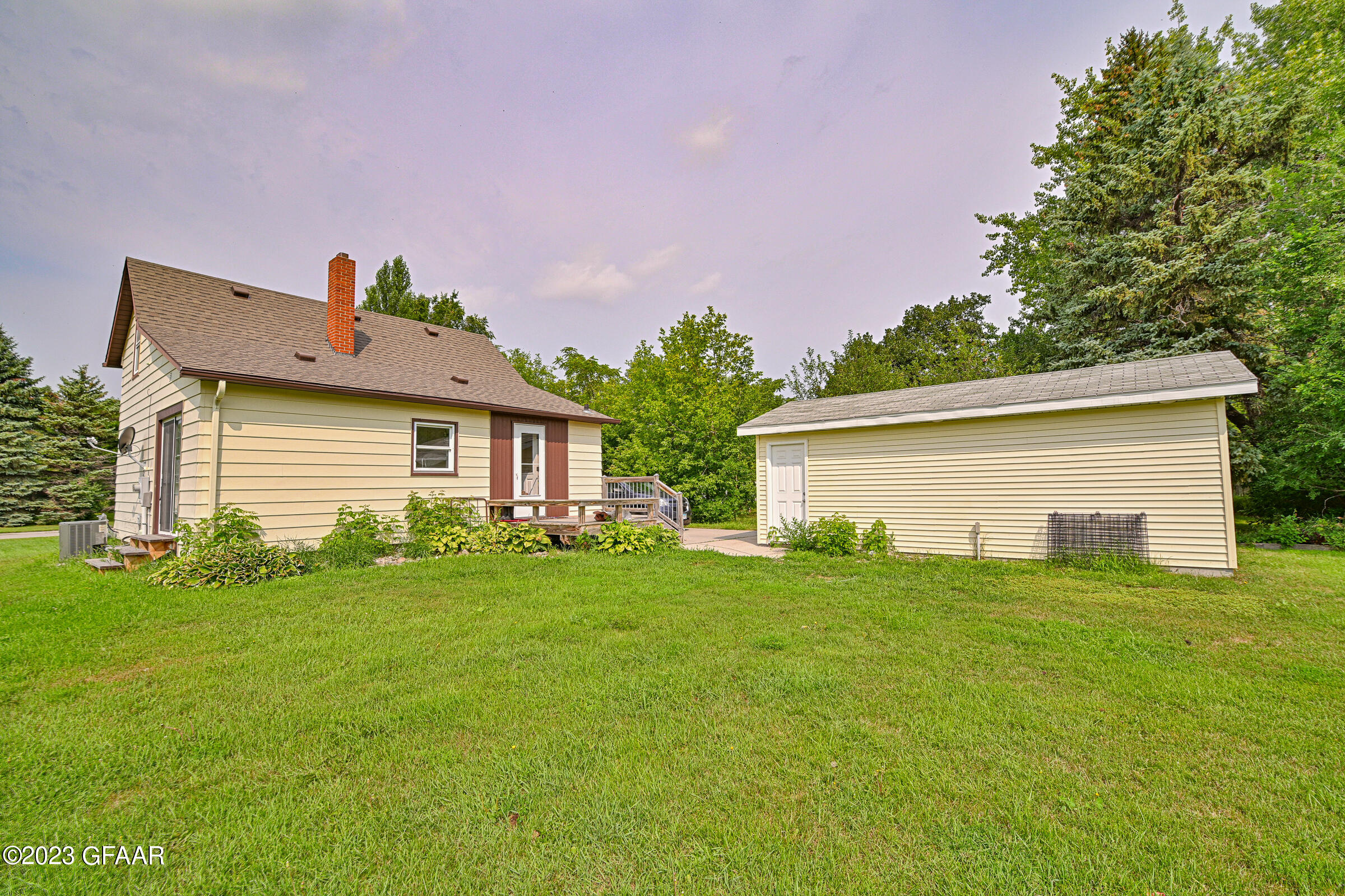 813 RHINEHART Drive SE