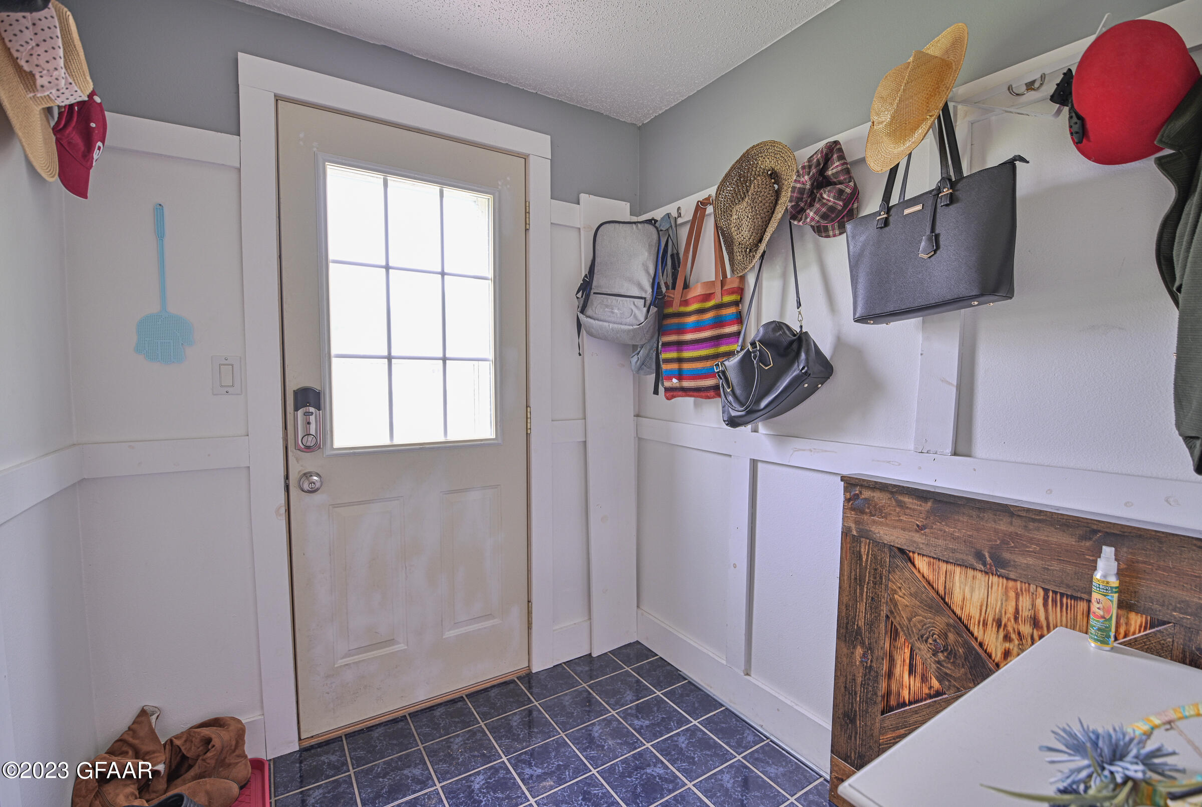 813 RHINEHART Drive SE