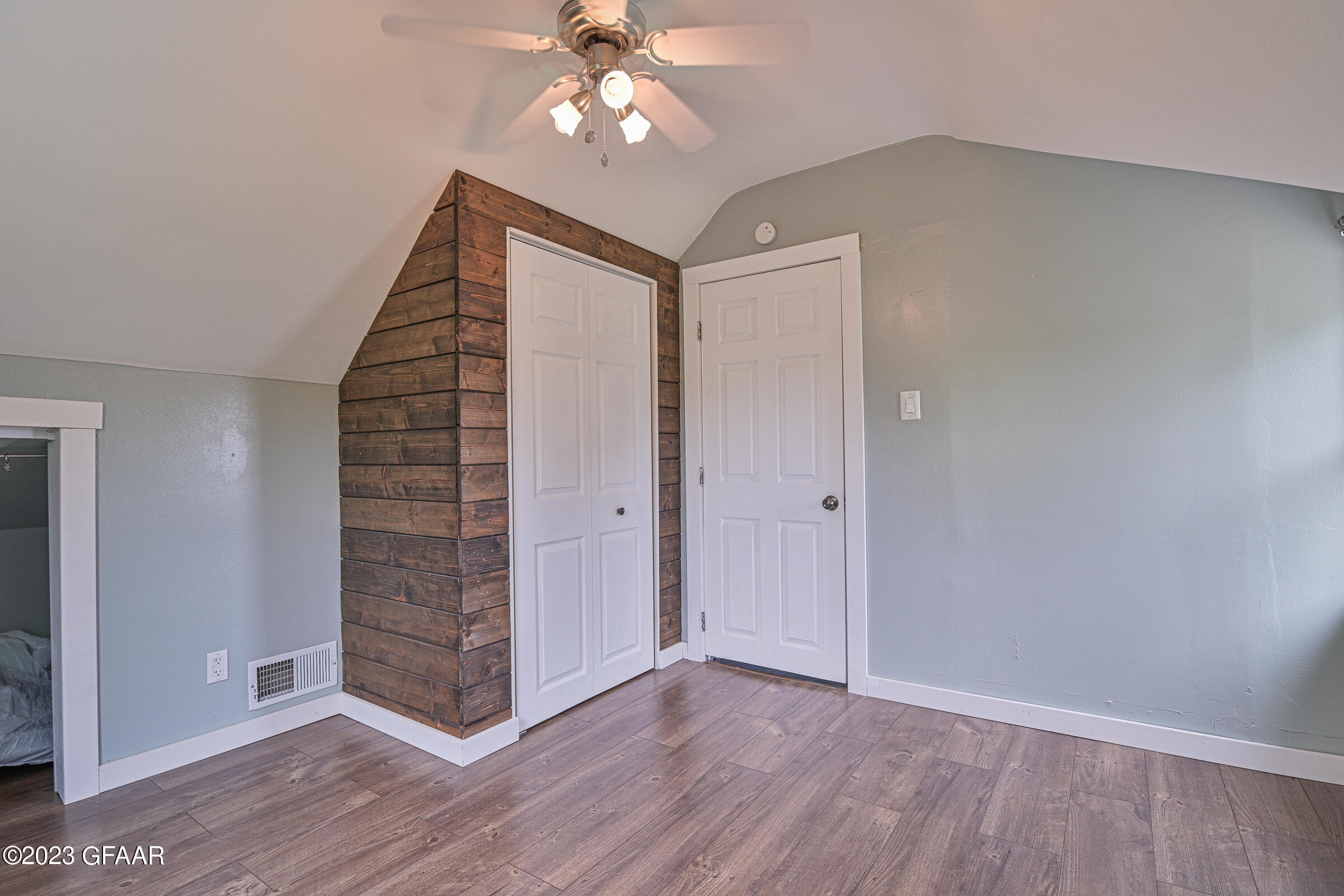 813 RHINEHART Drive SE