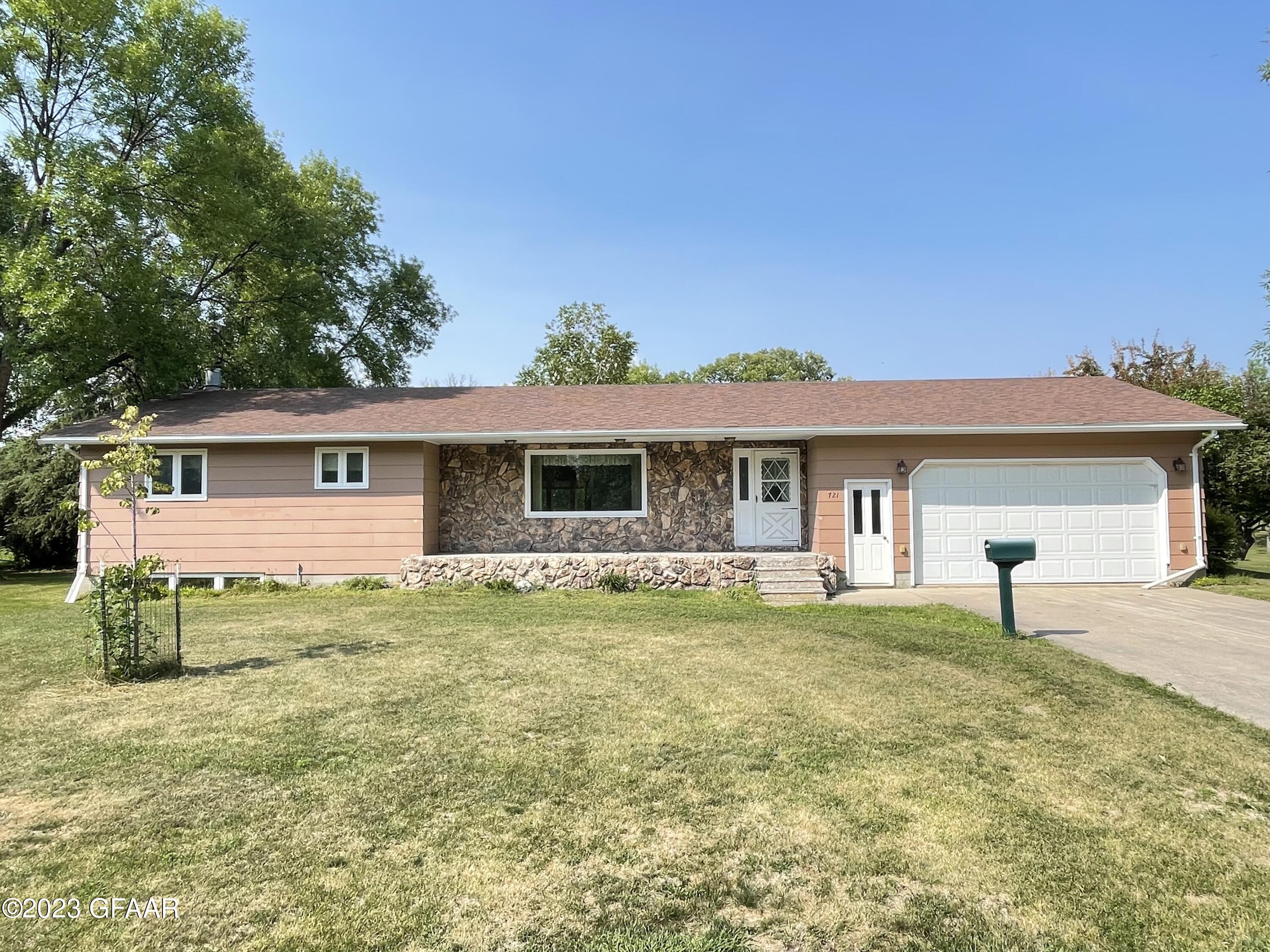 721 E PLEASANT Avenue