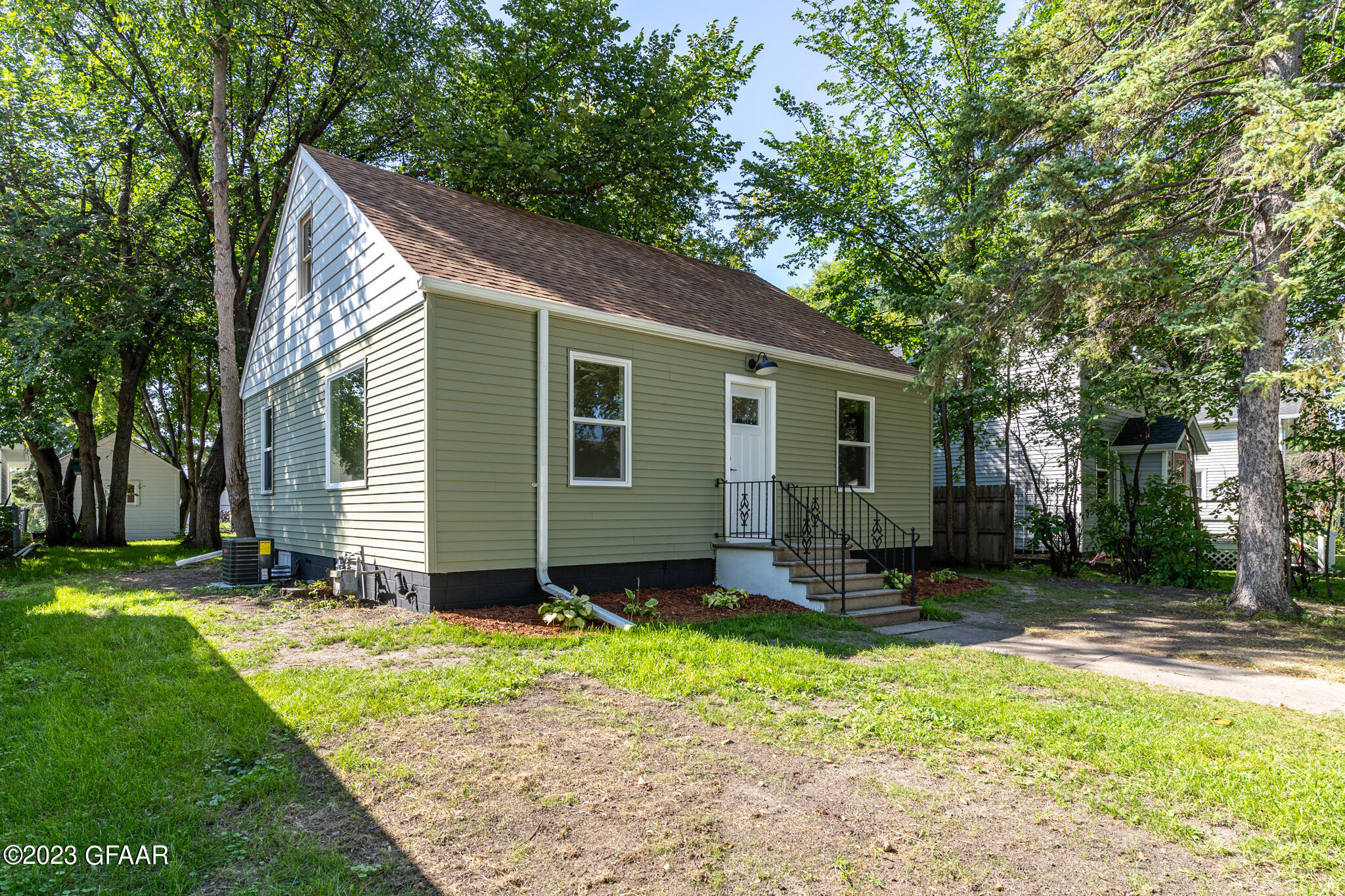 610 9TH Street S