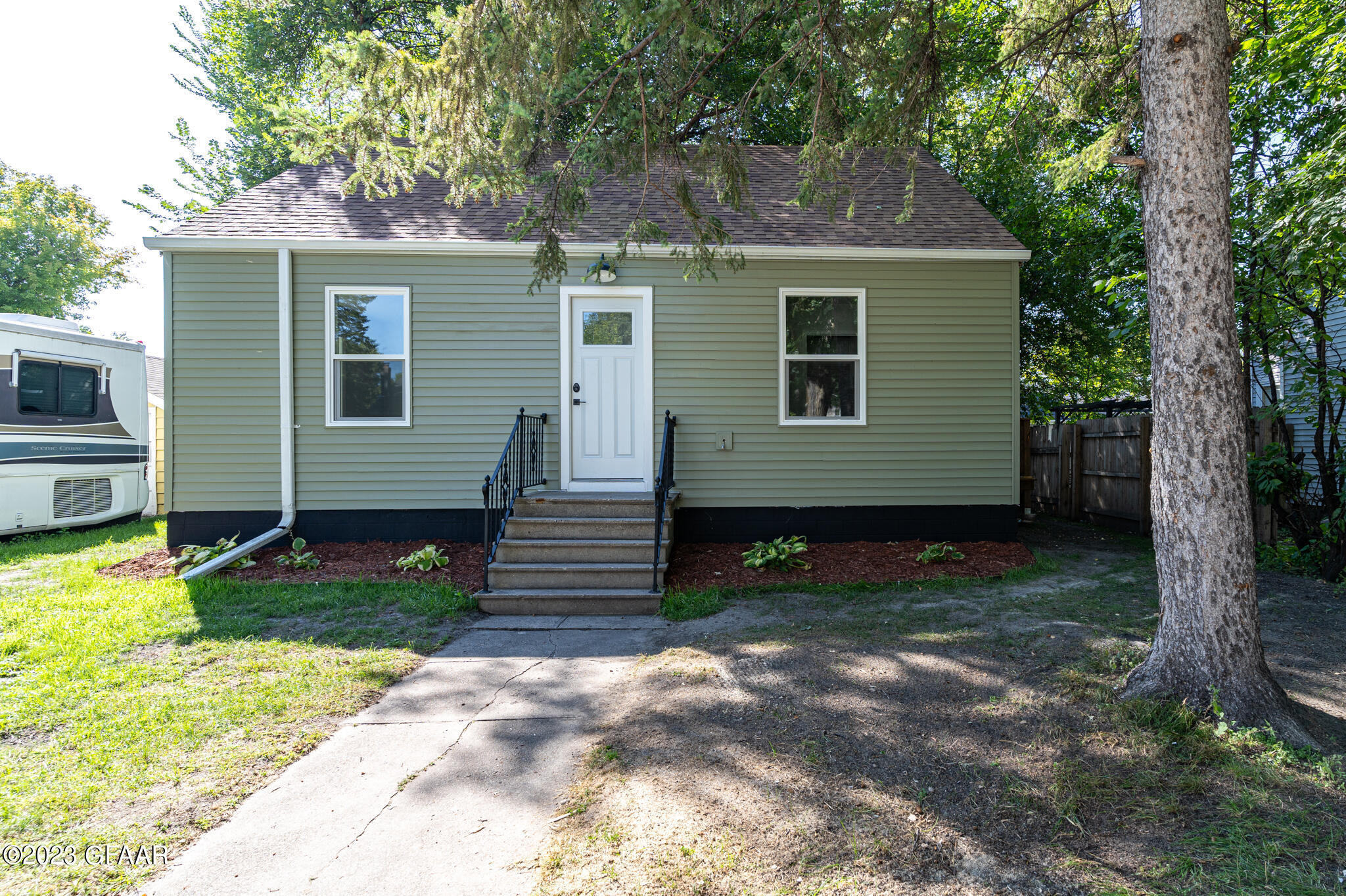 610 9TH Street S