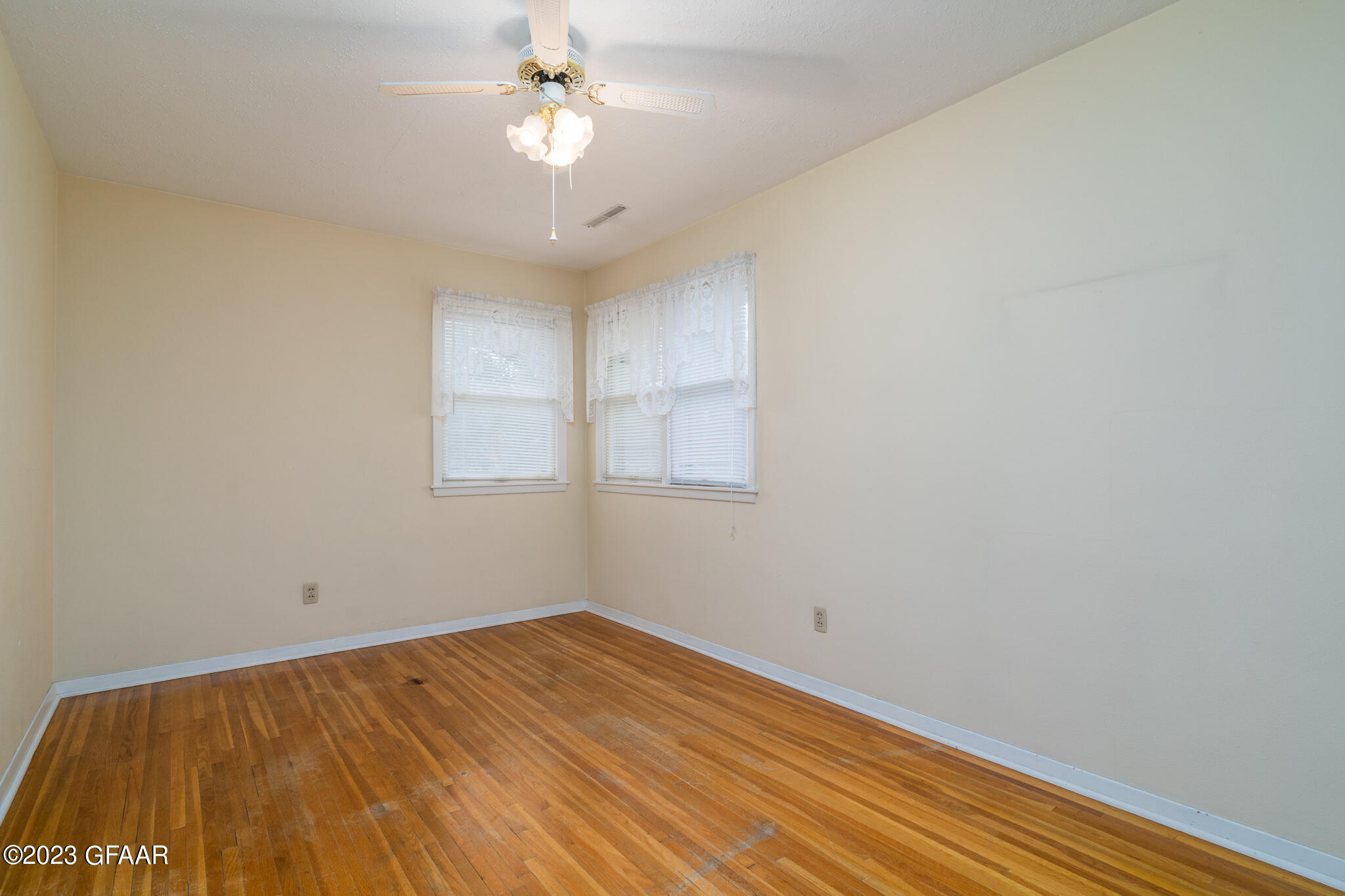 906 PARK Drive