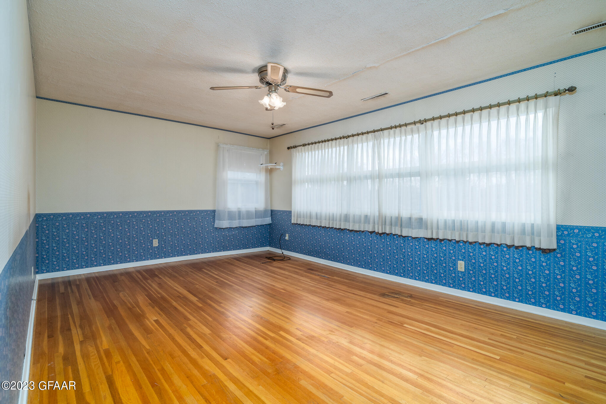 906 PARK Drive