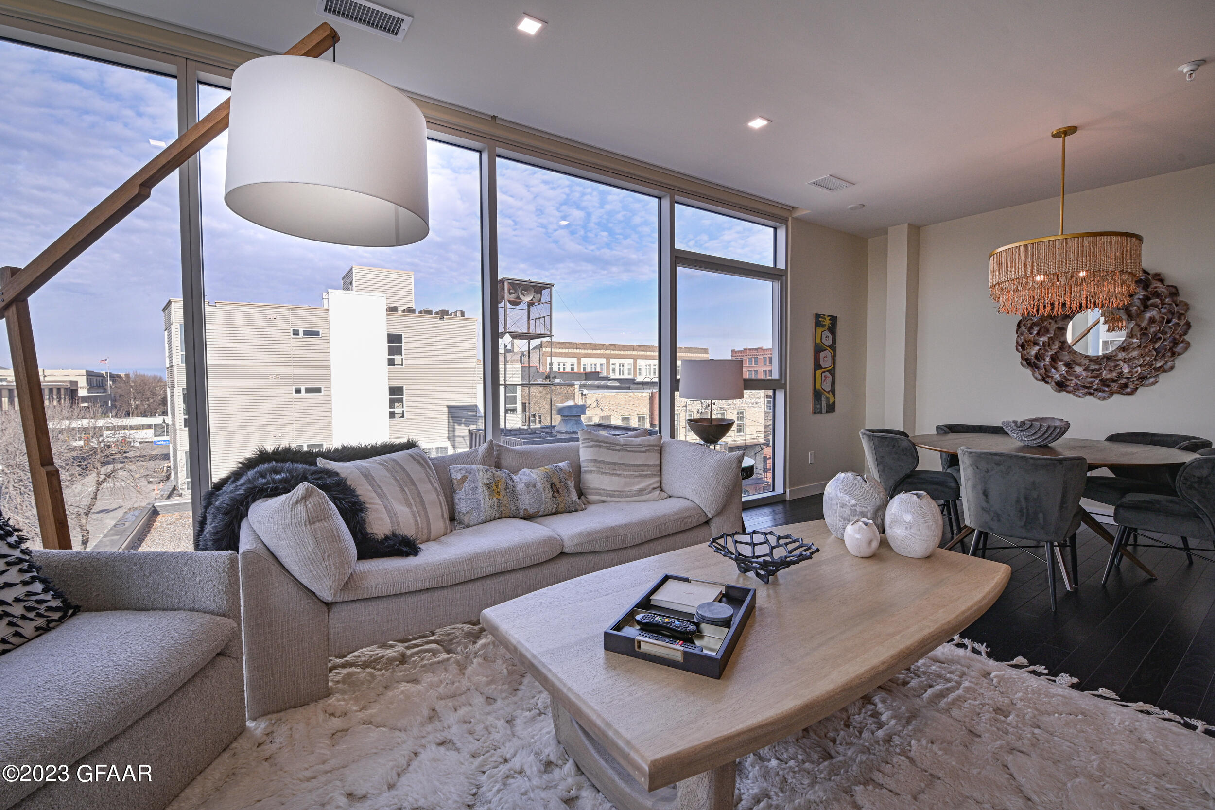 15 4TH Street S, 402