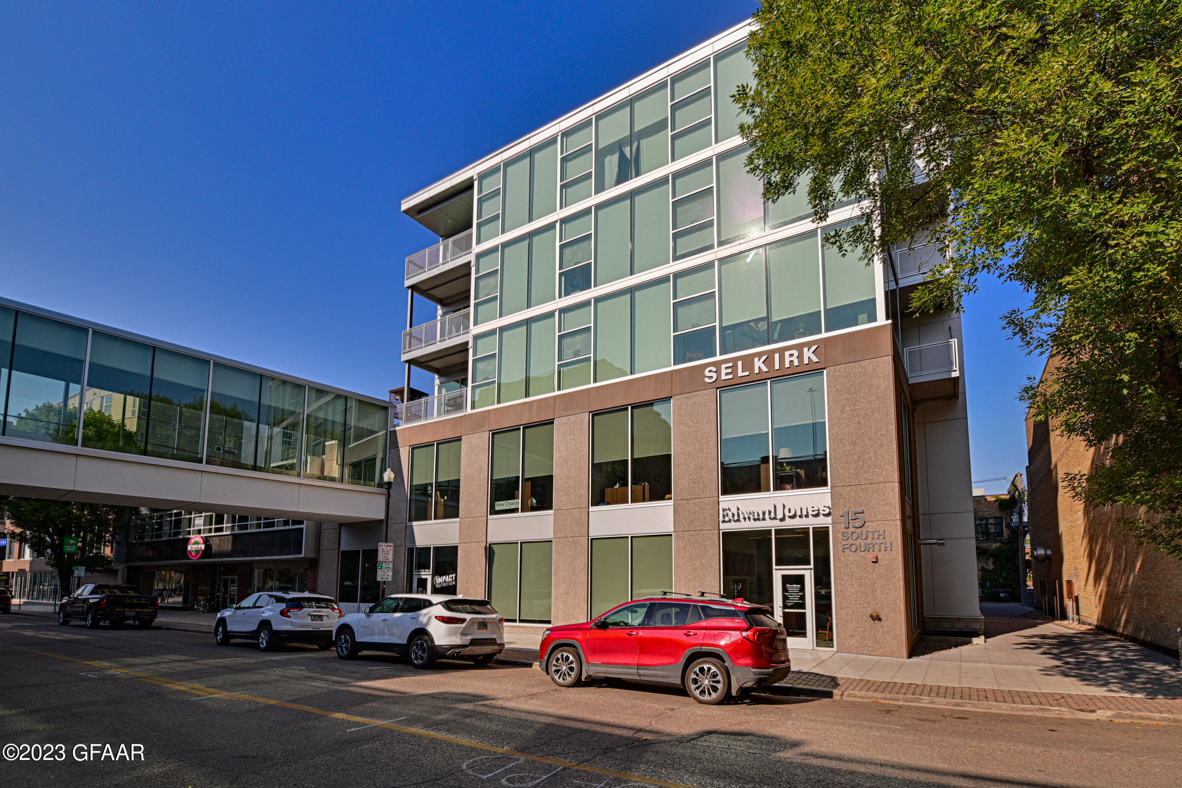 15 4TH Street S, 402