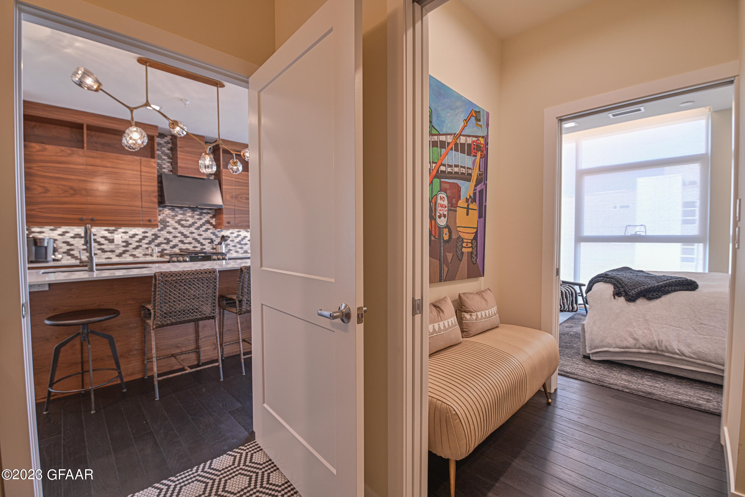 15 4TH Street S, 402