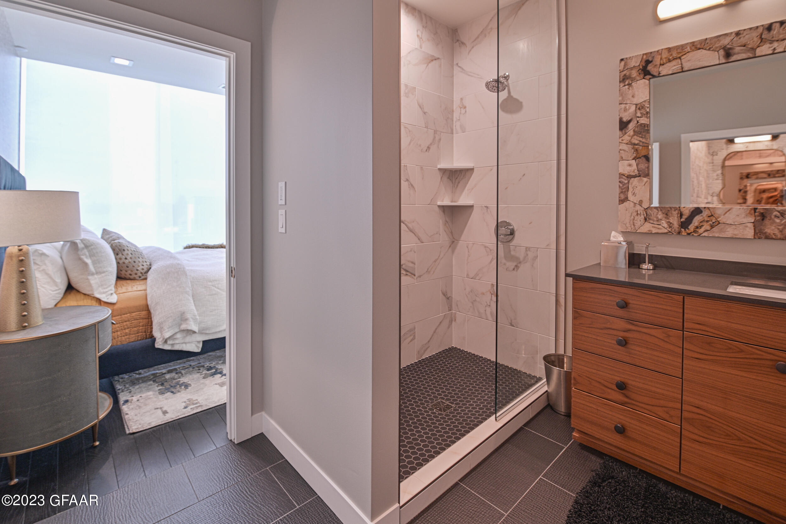 15 4TH Street S, 402