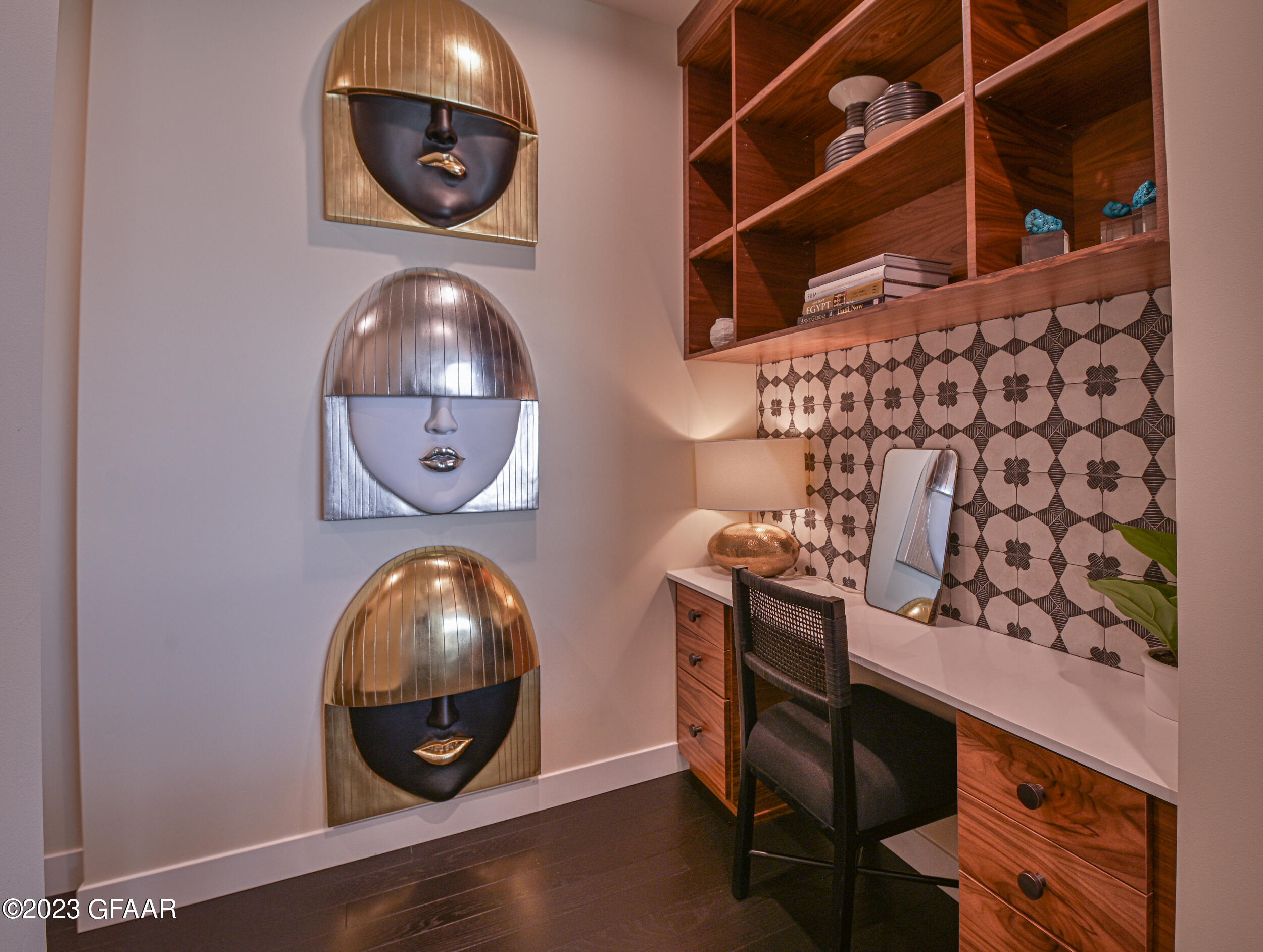 15 4TH Street S, 402