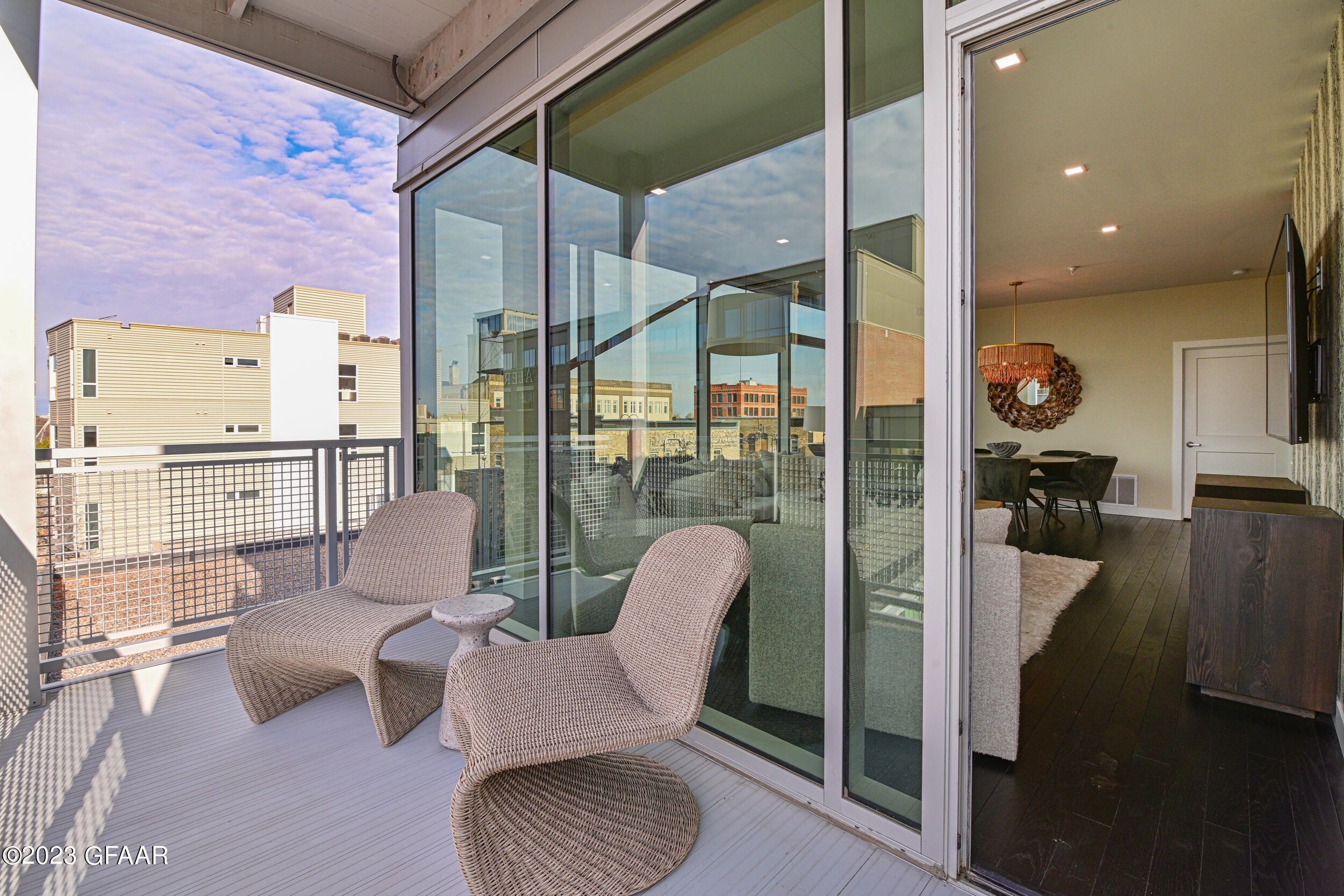 15 4TH Street S, 402