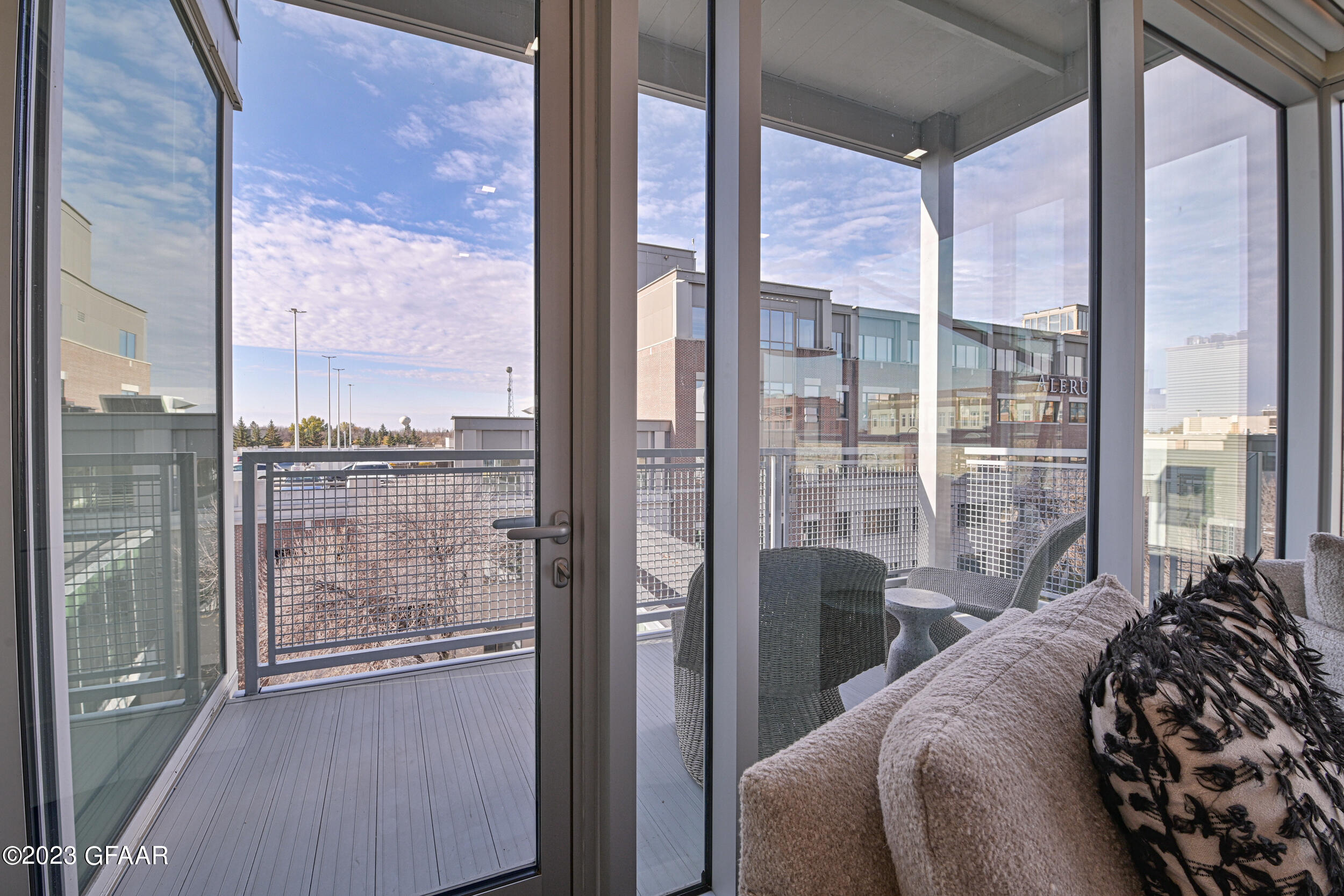 15 4TH Street S, 402