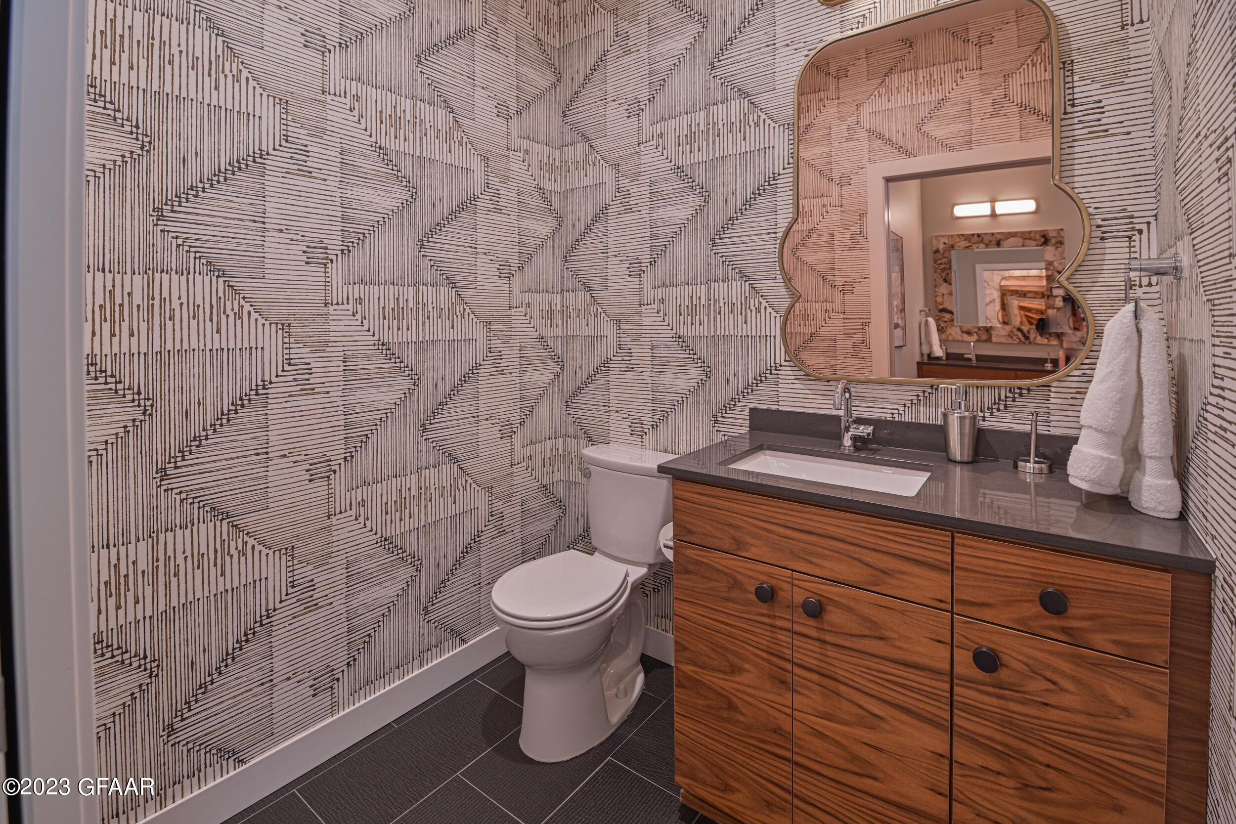 15 4TH Street S, 402