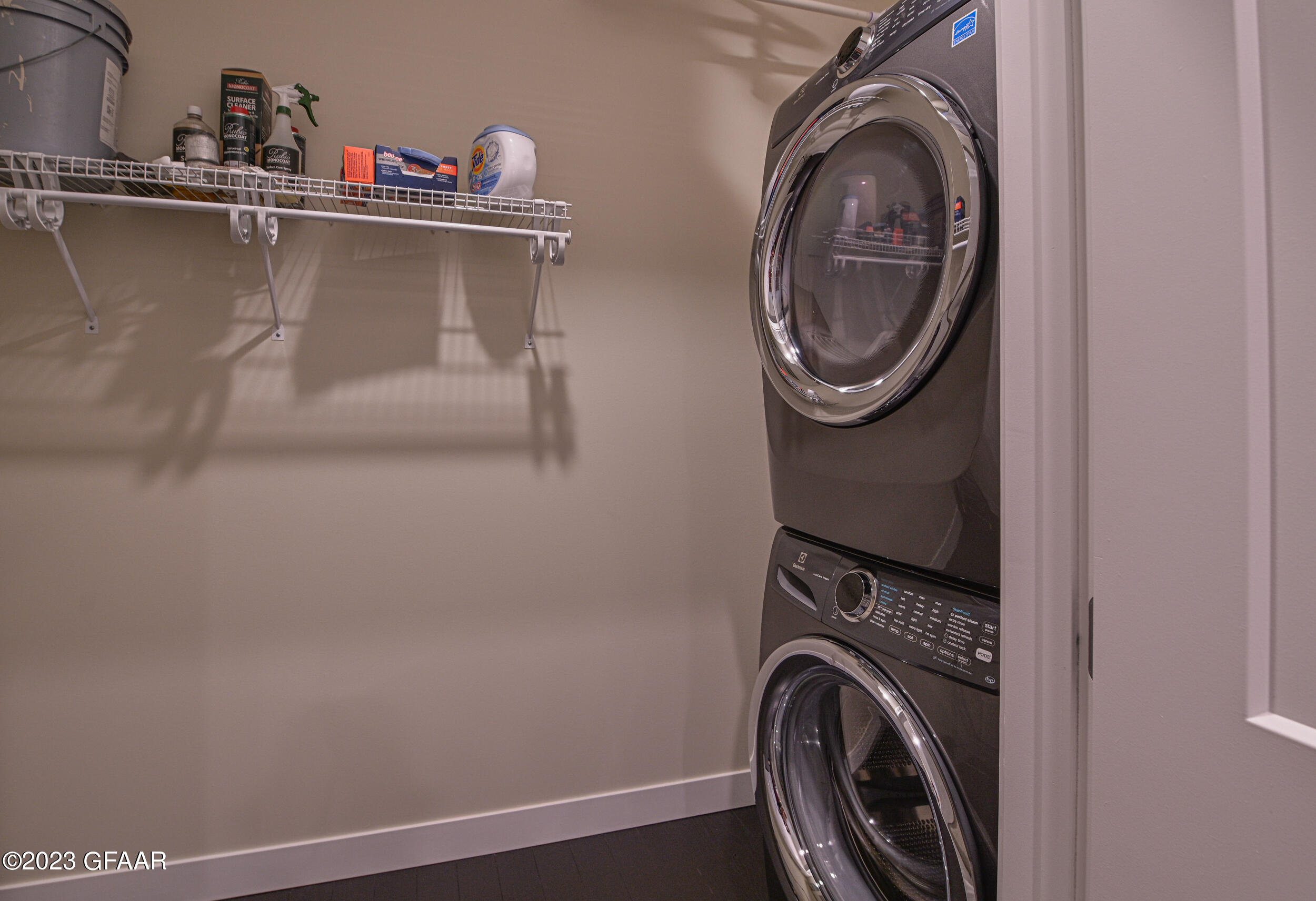 15 4TH Street S, 402