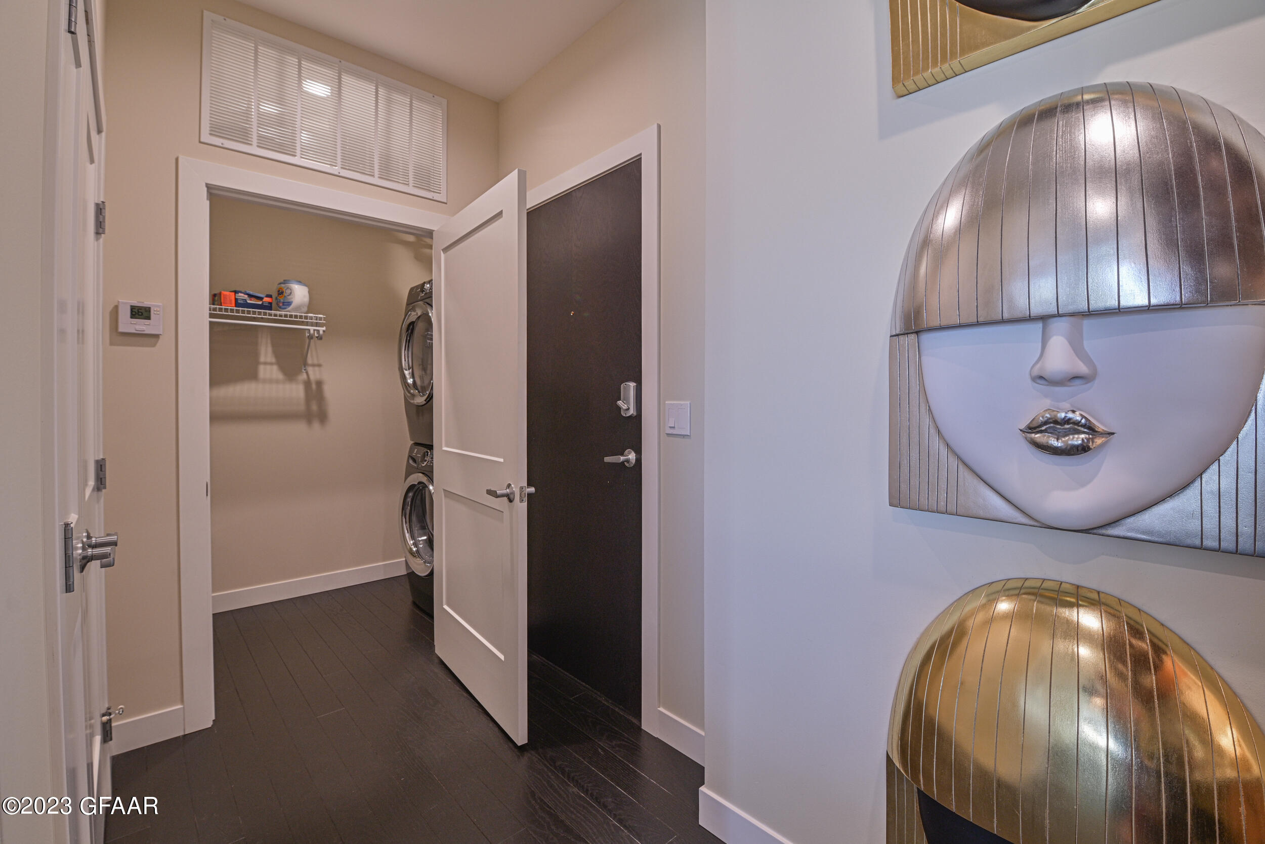 15 4TH Street S, 402