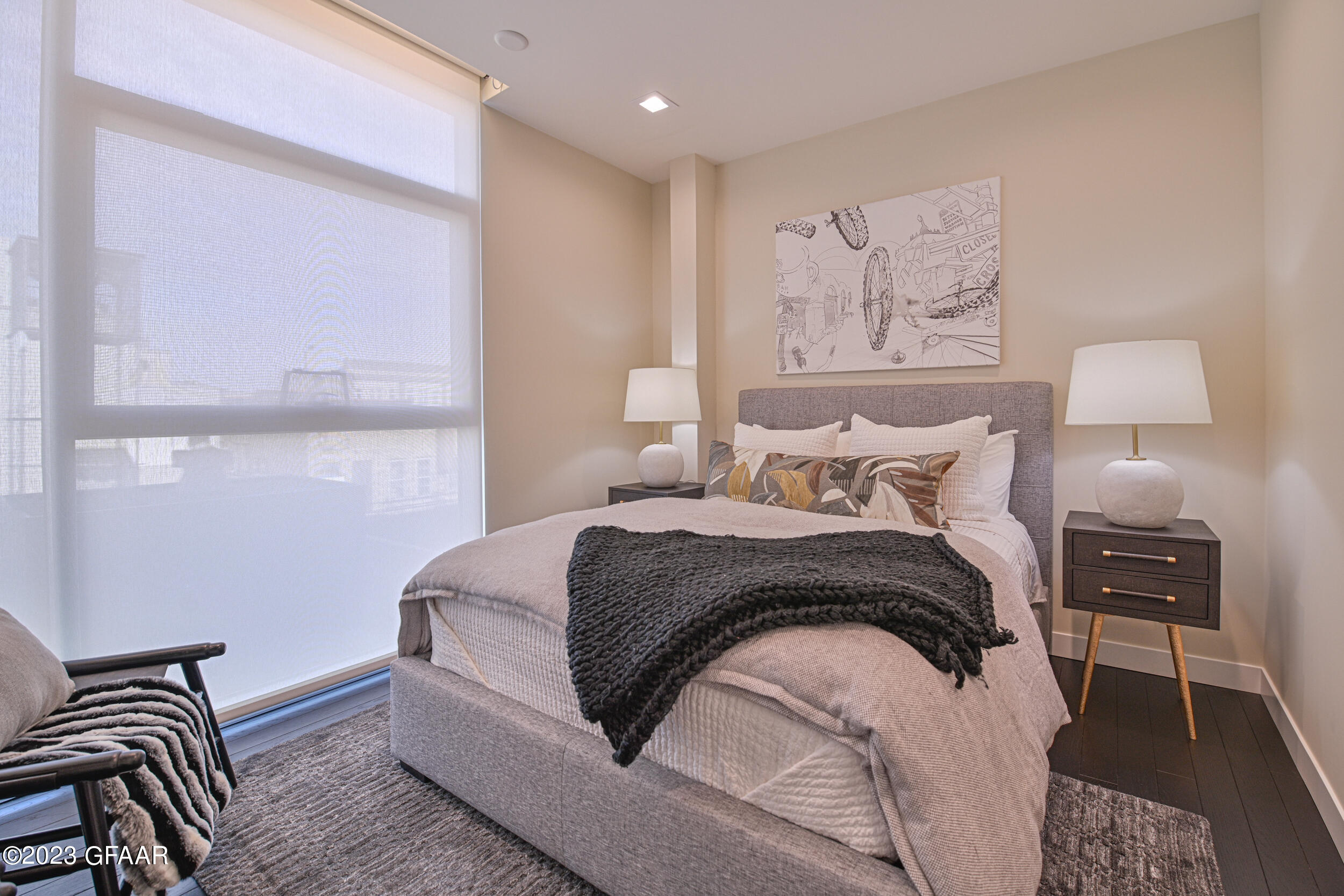 15 4TH Street S, 402