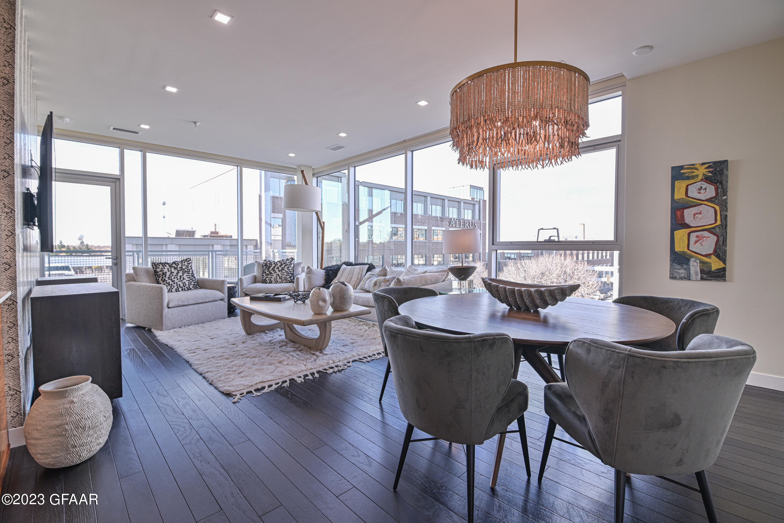 15 4TH Street S, 402