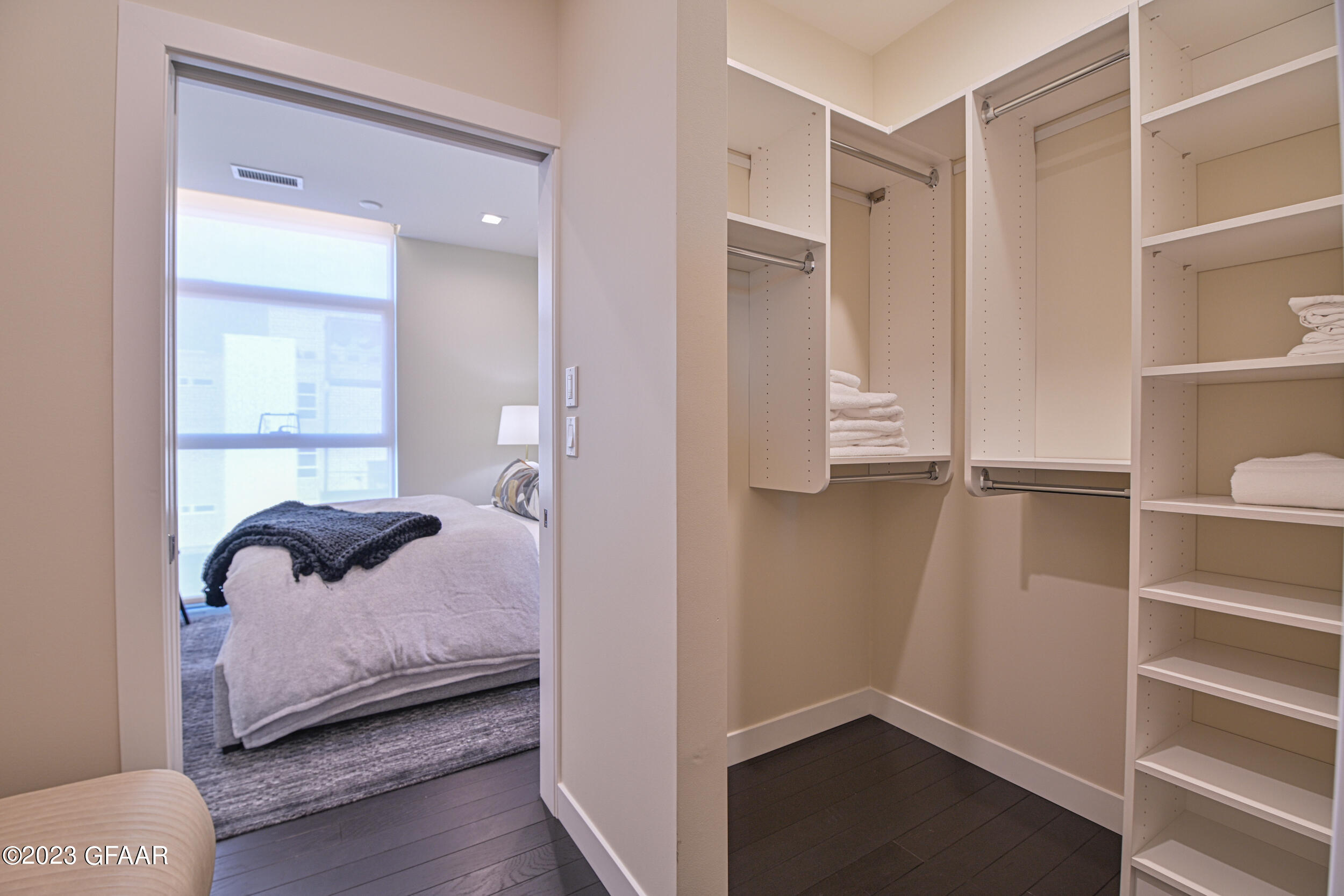 15 4TH Street S, 402