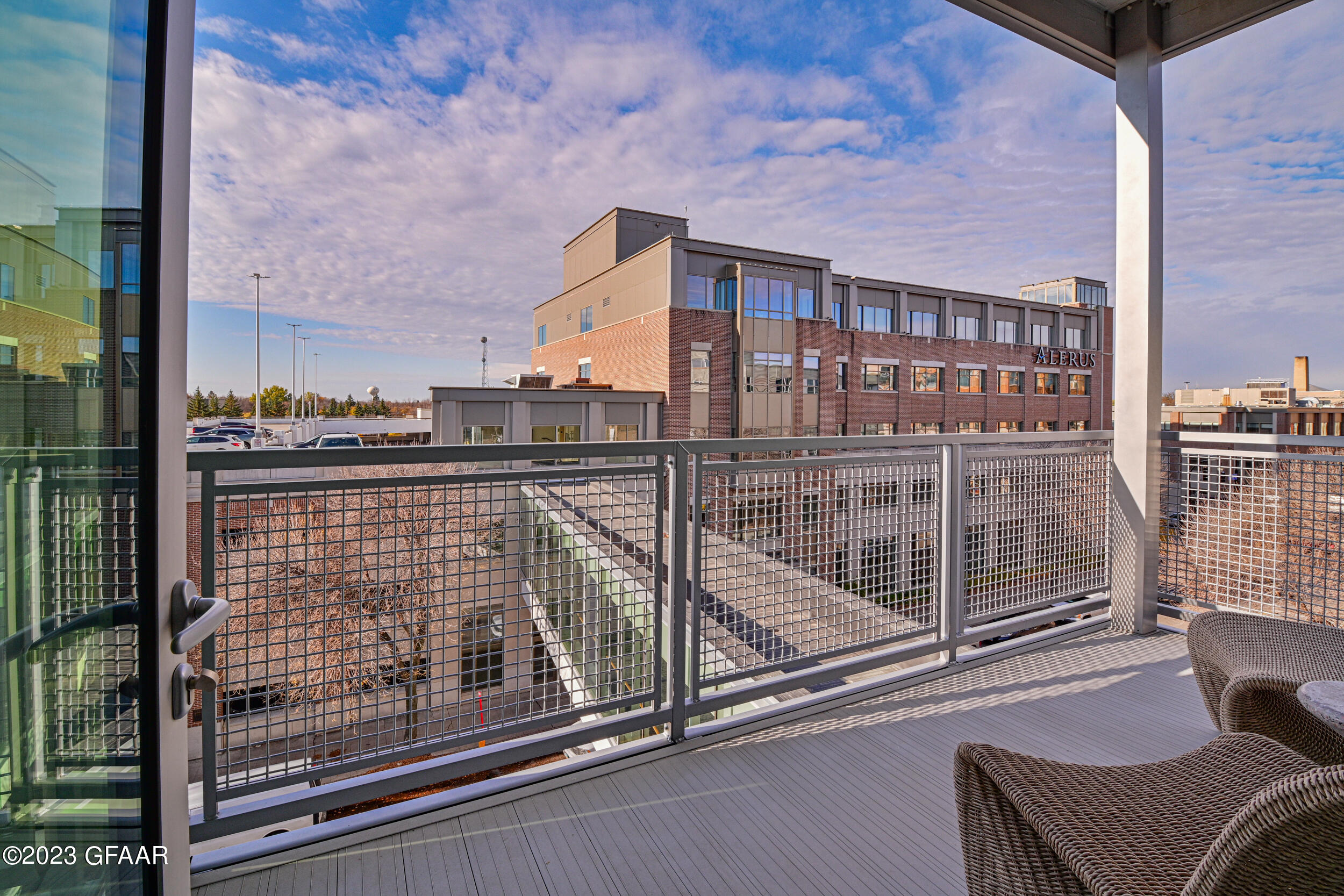 15 4TH Street S, 402