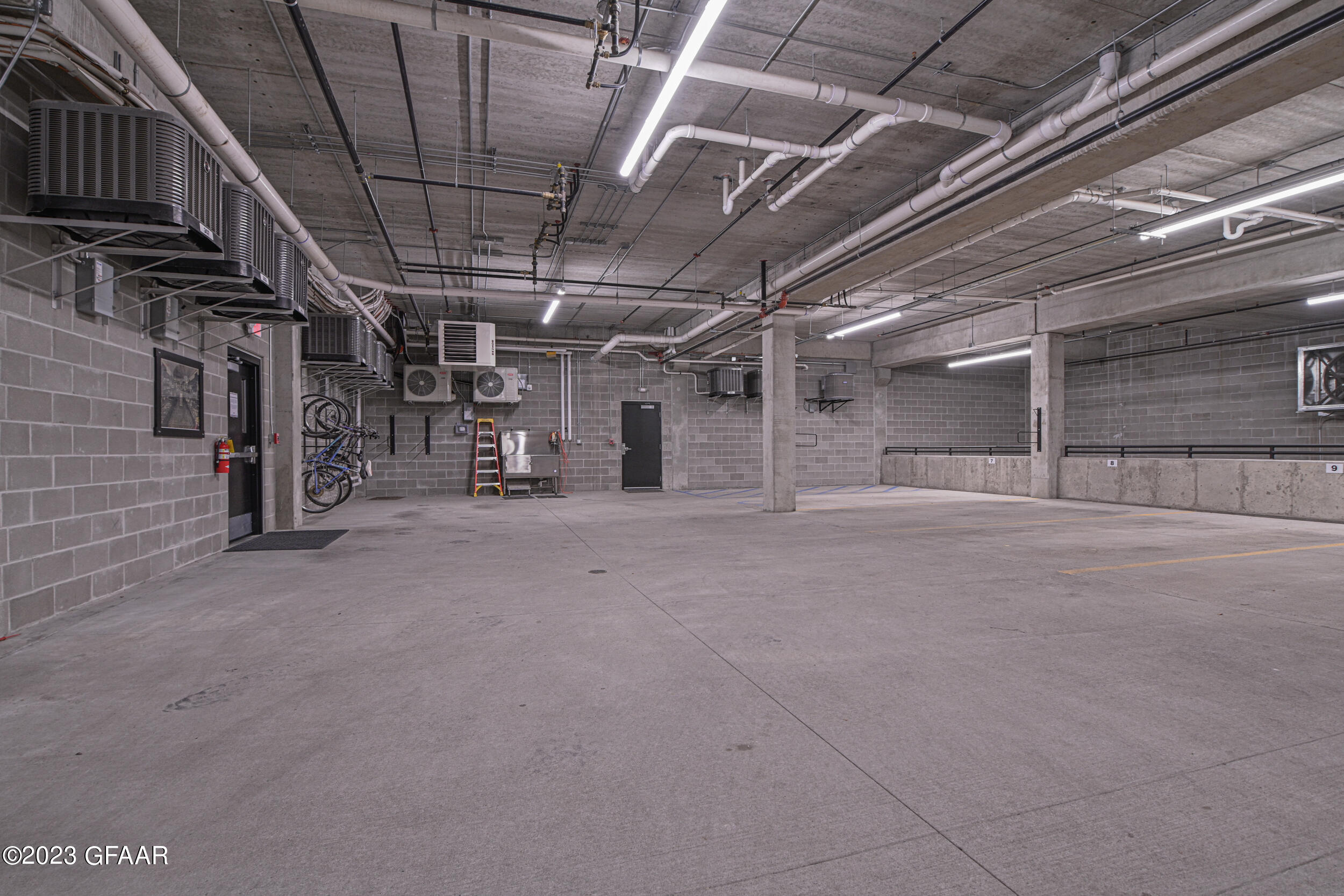 15 4TH Street S, 402