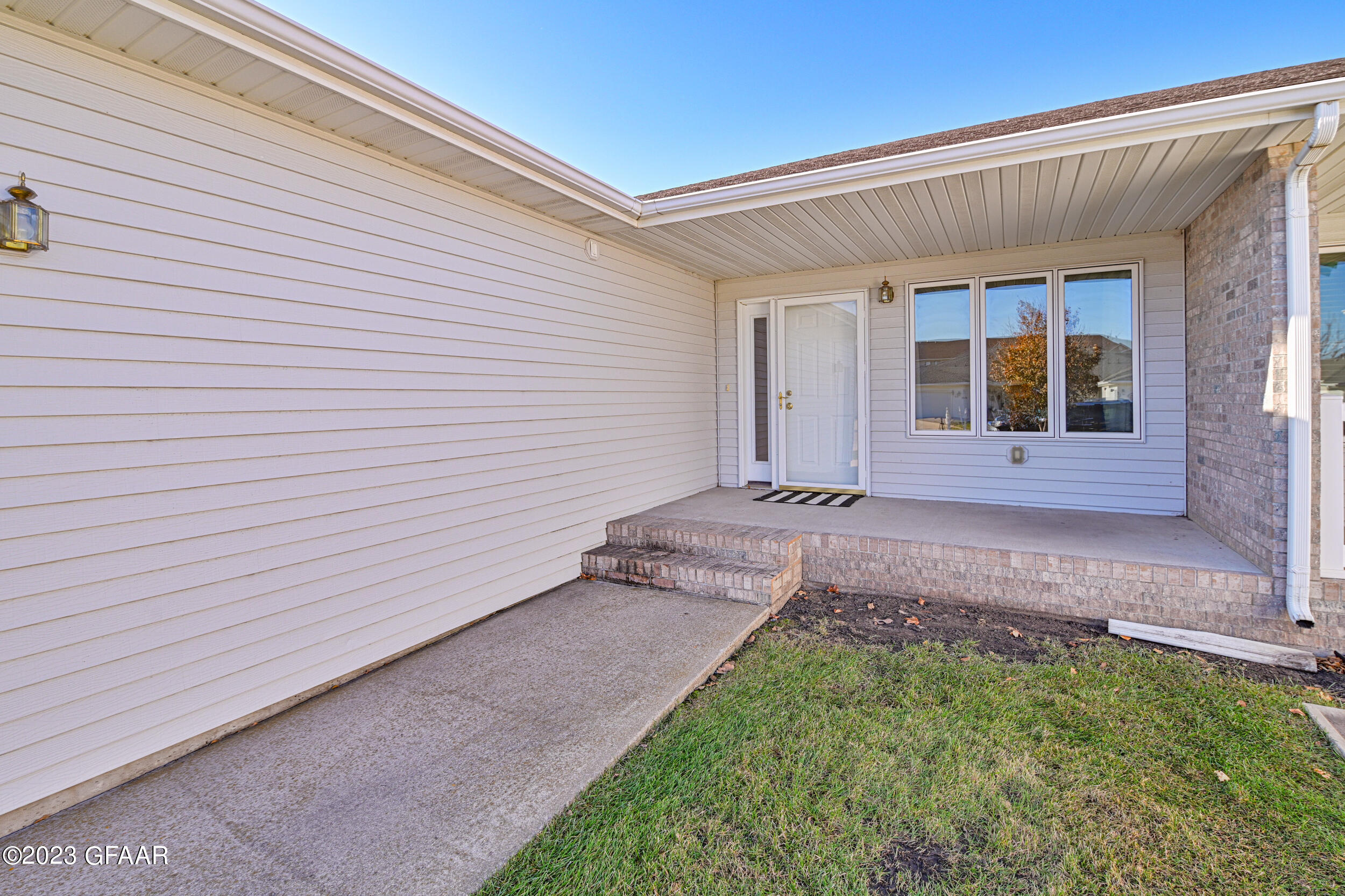 2535 PEMBROOKE Drive