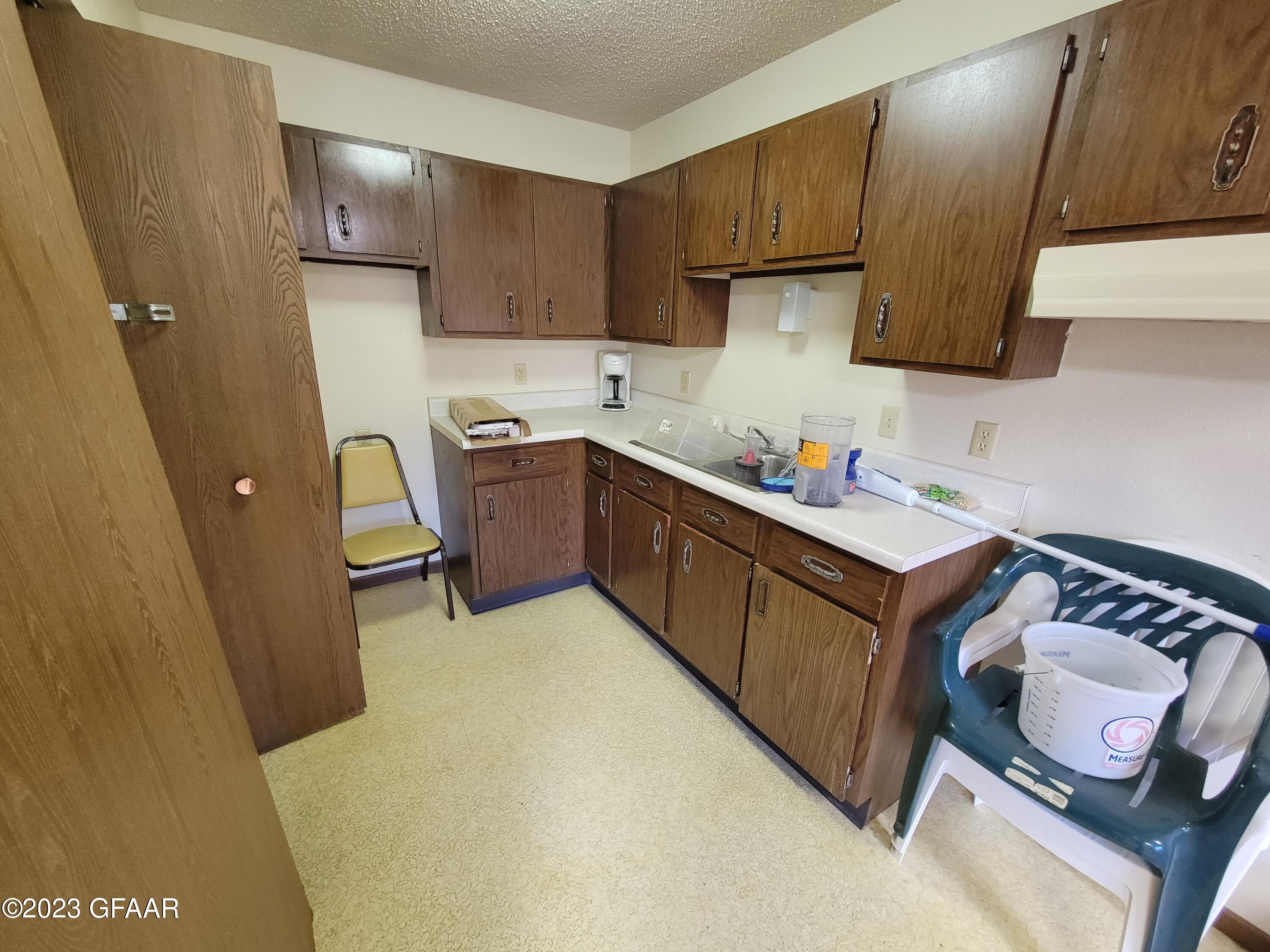 630/646 LEWIS Avenue