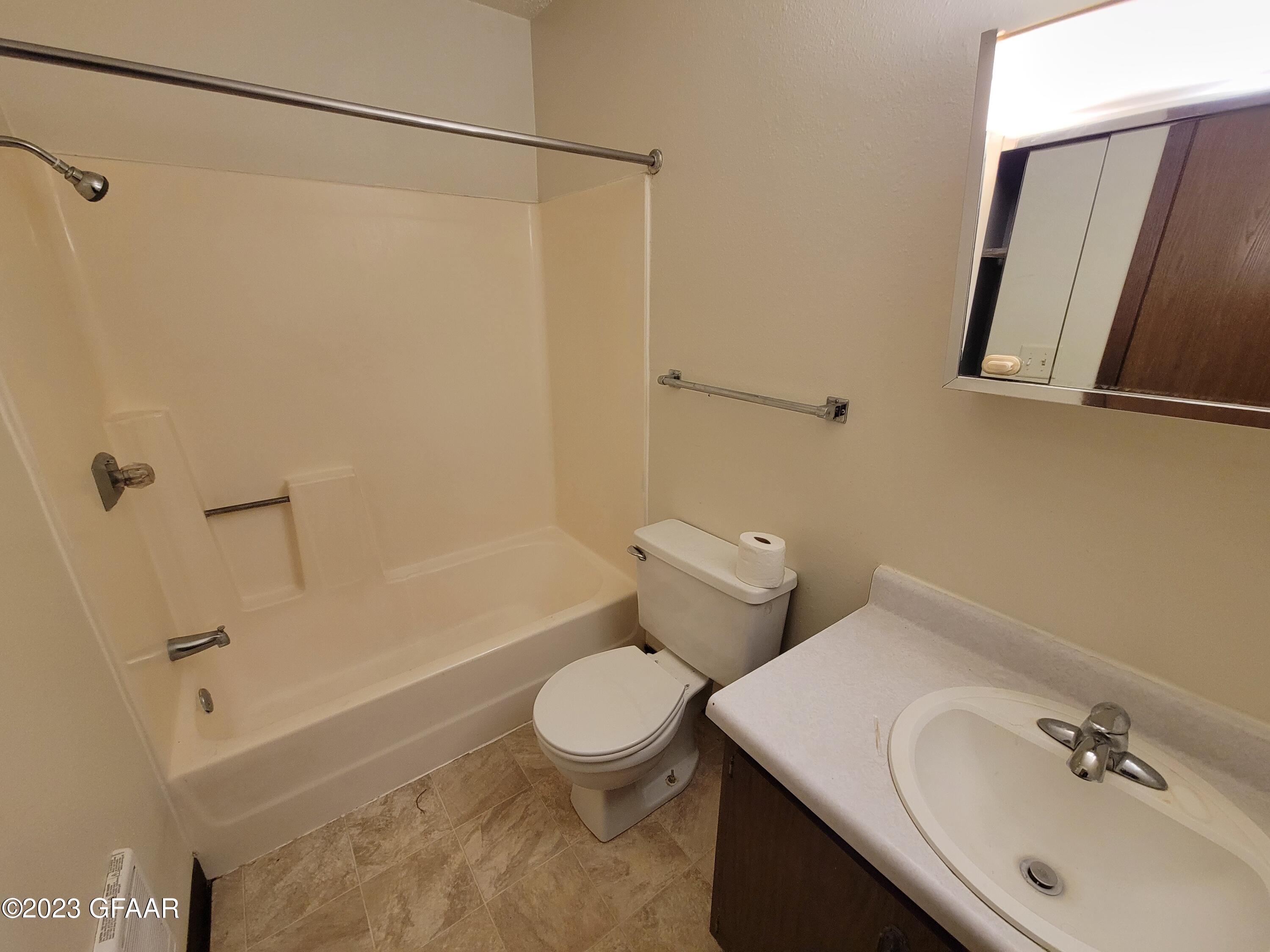 630/646 LEWIS Avenue