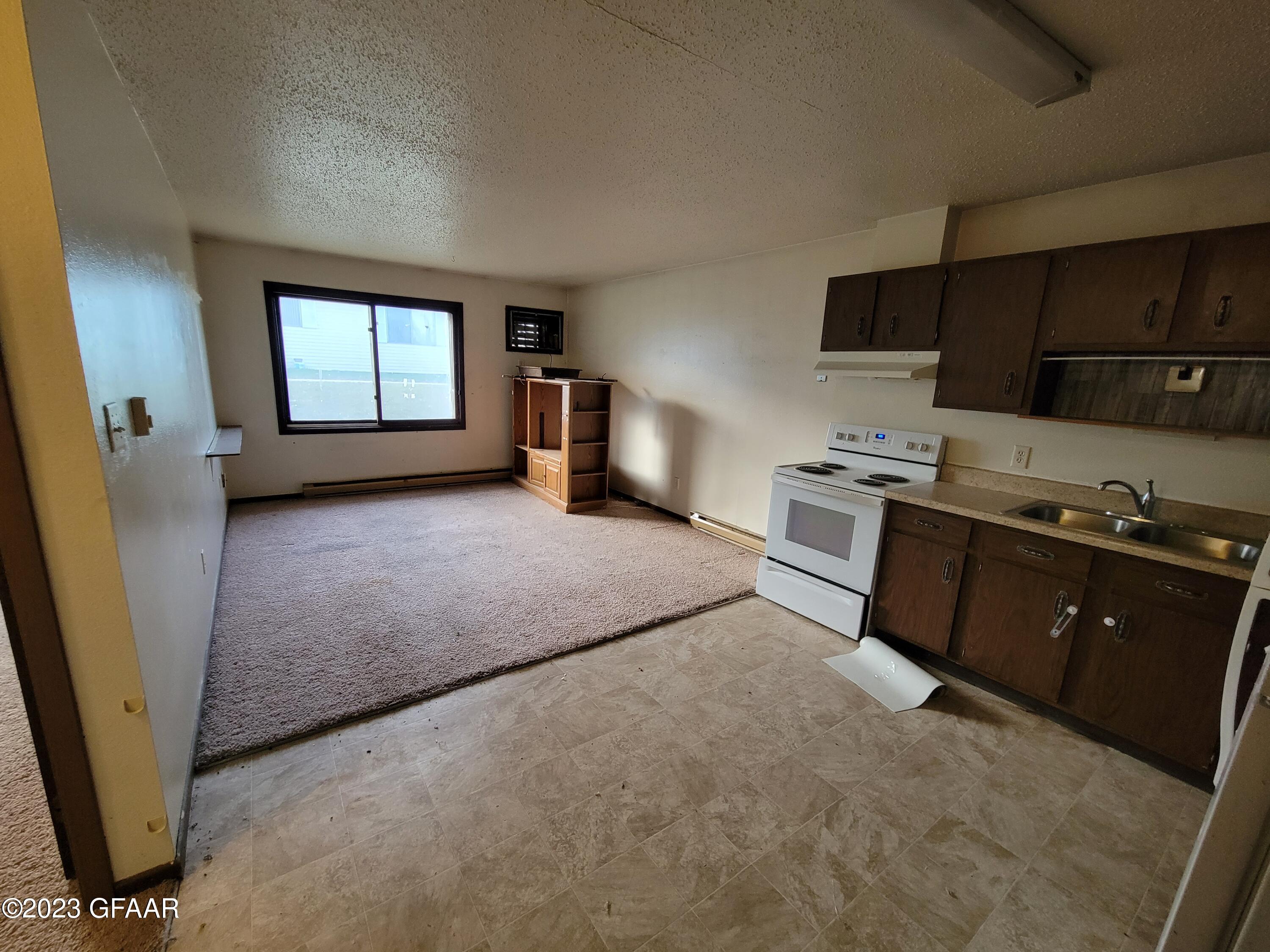 630/646 LEWIS Avenue