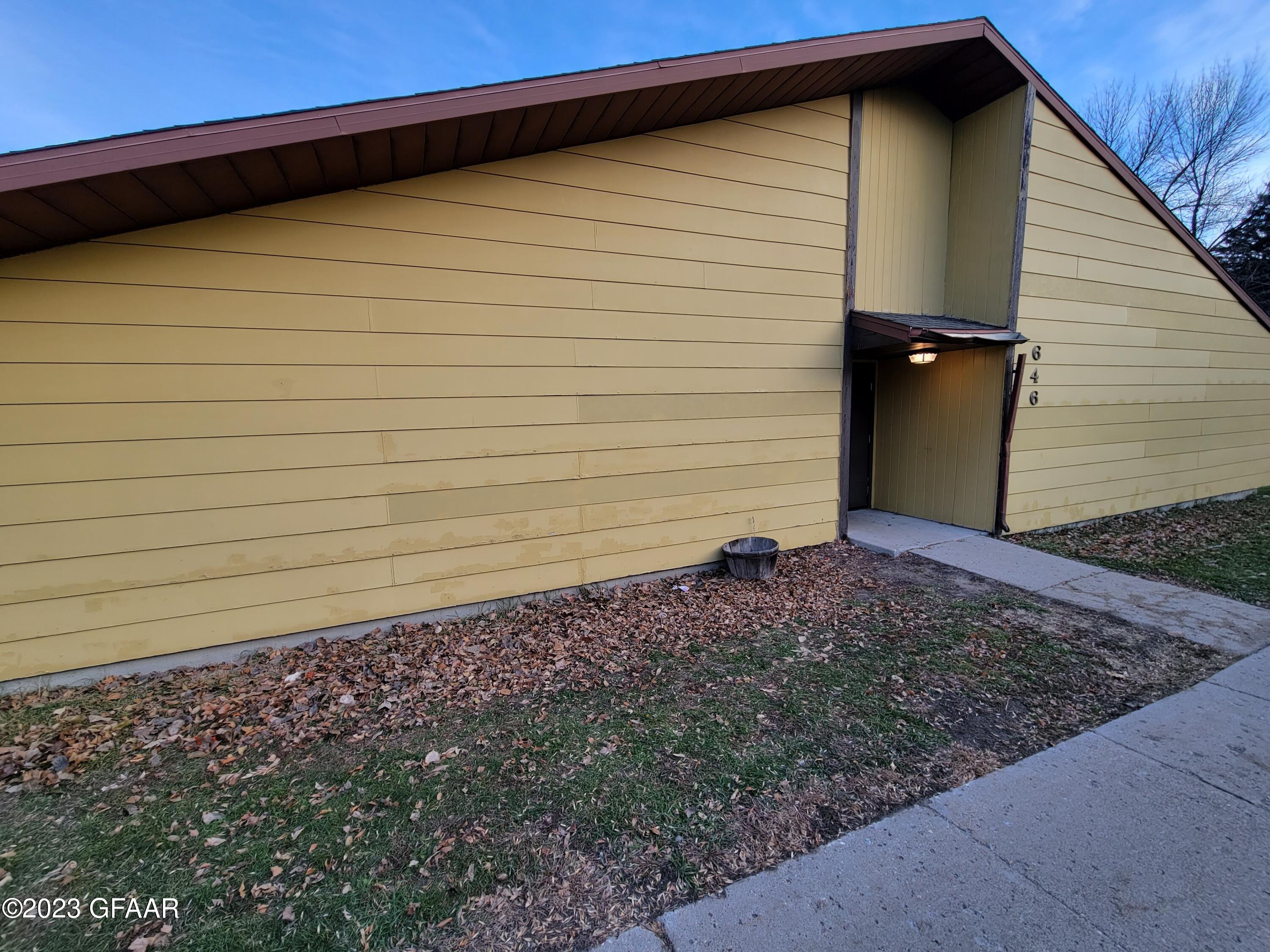 630/646 LEWIS Avenue