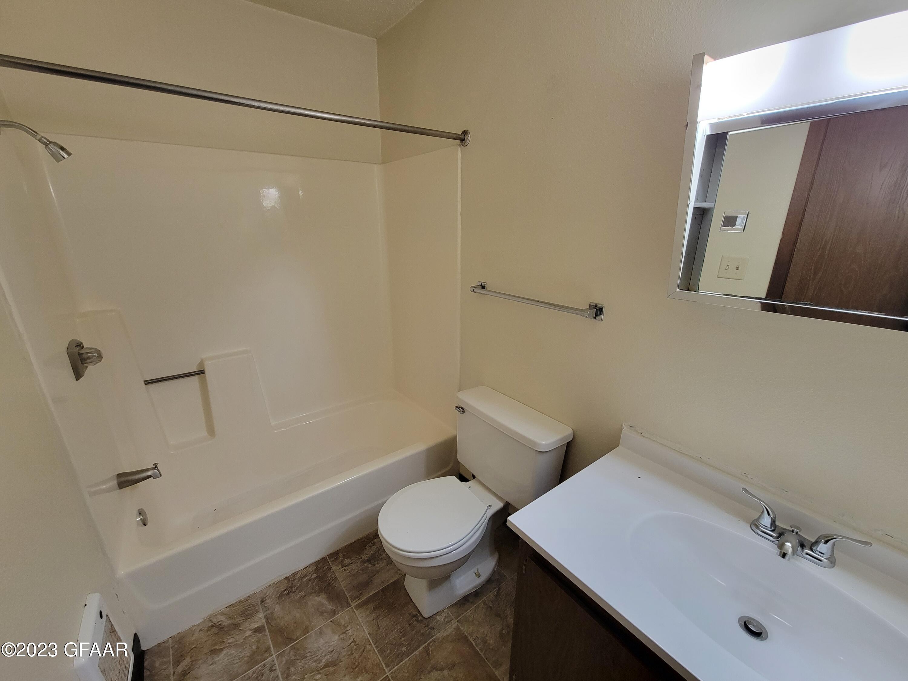 630/646 LEWIS Avenue