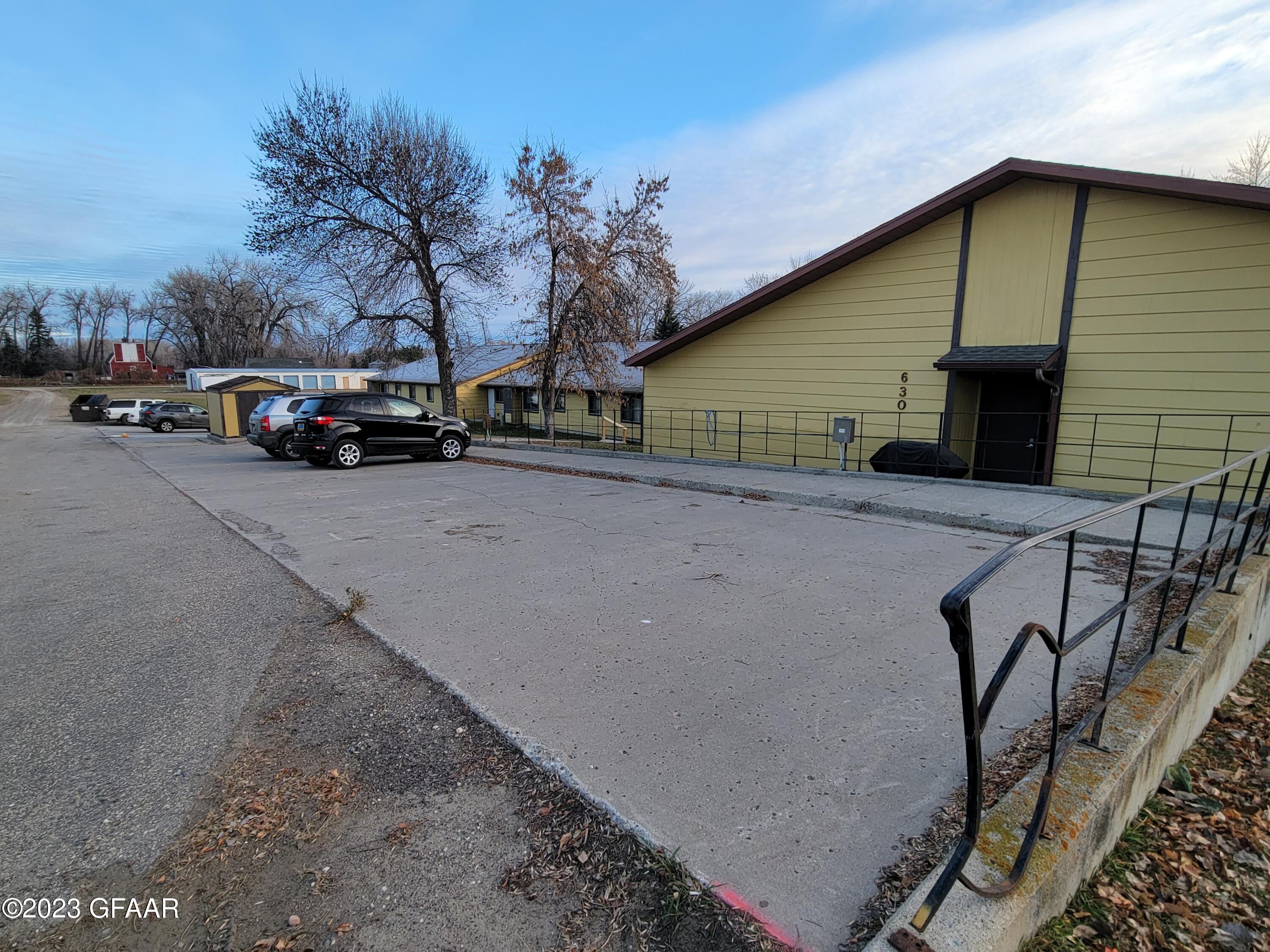 630/646 LEWIS Avenue