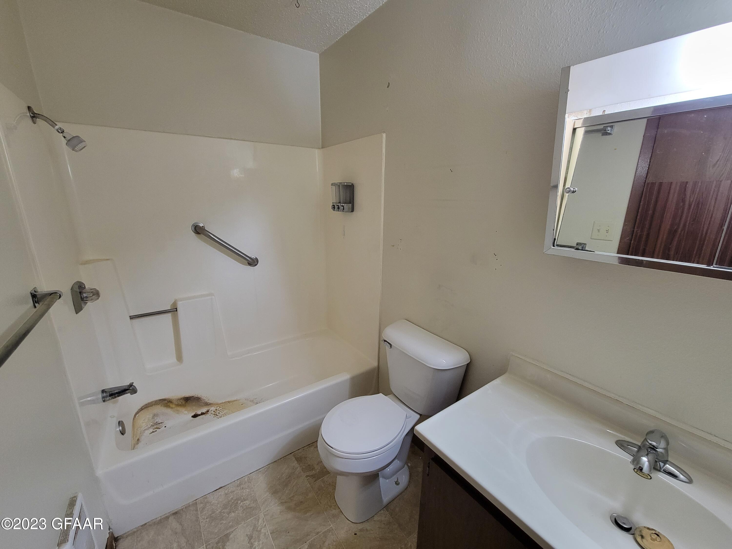 630/646 LEWIS Avenue