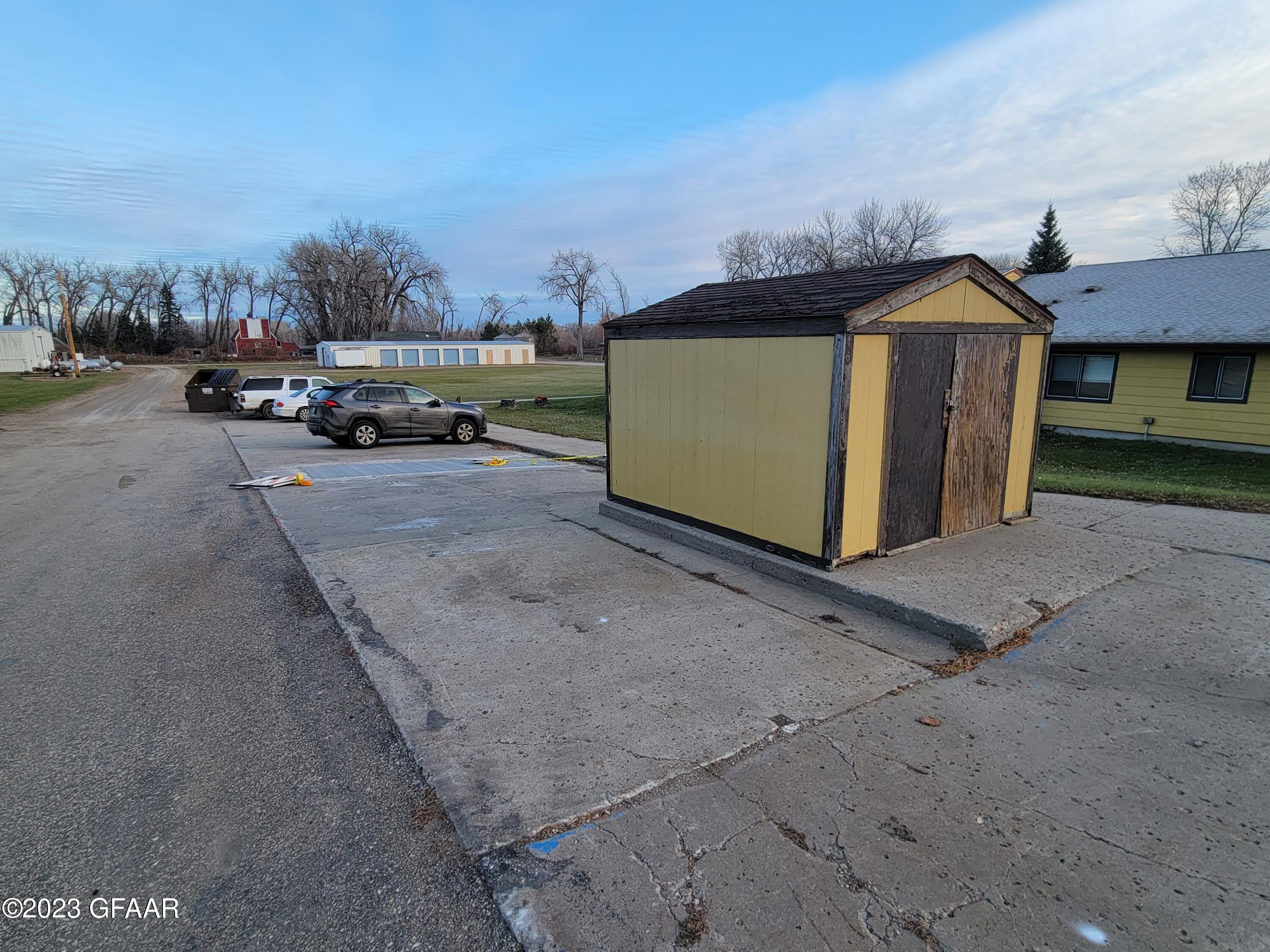 630/646 LEWIS Avenue