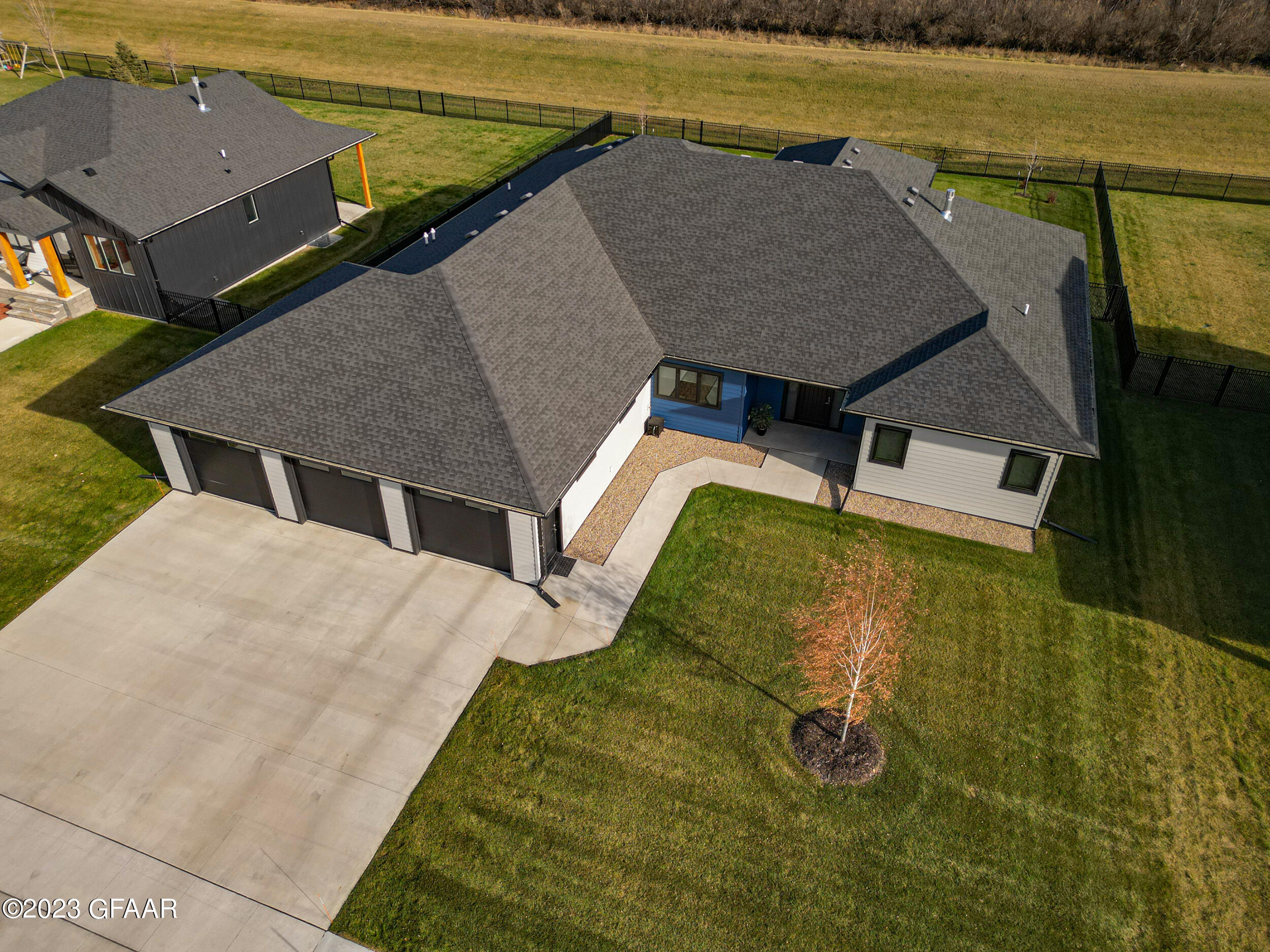 5980 E PRAIRIEWOOD Drive