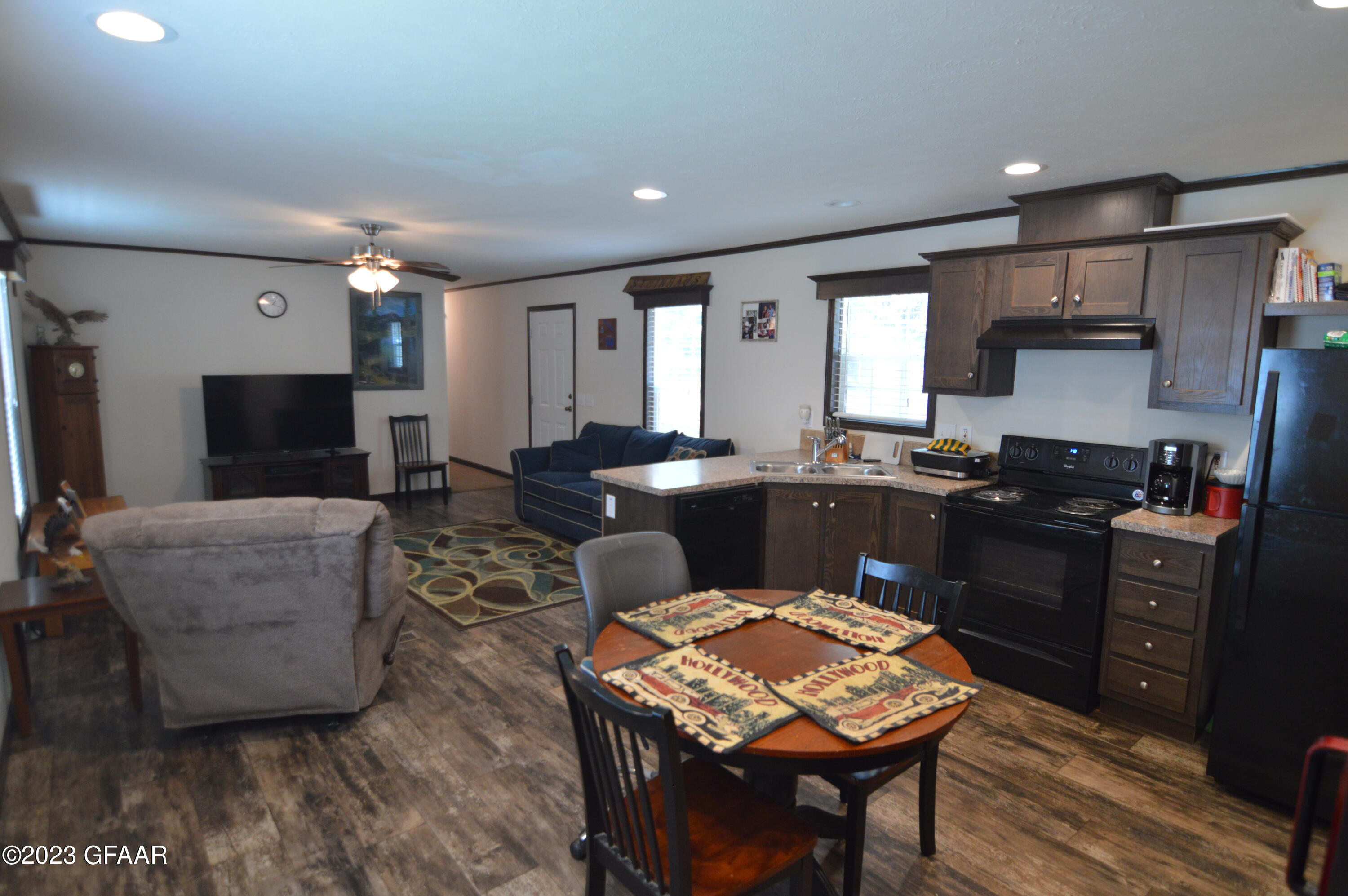 2542 HUNTINGTON PARK Drive