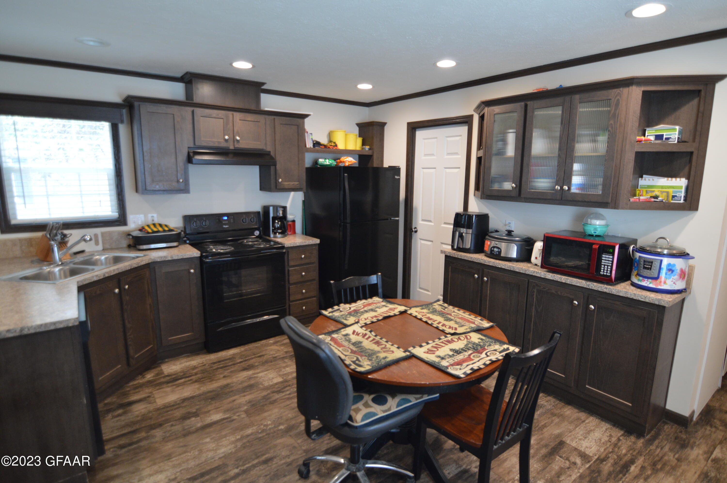 2542 HUNTINGTON PARK Drive