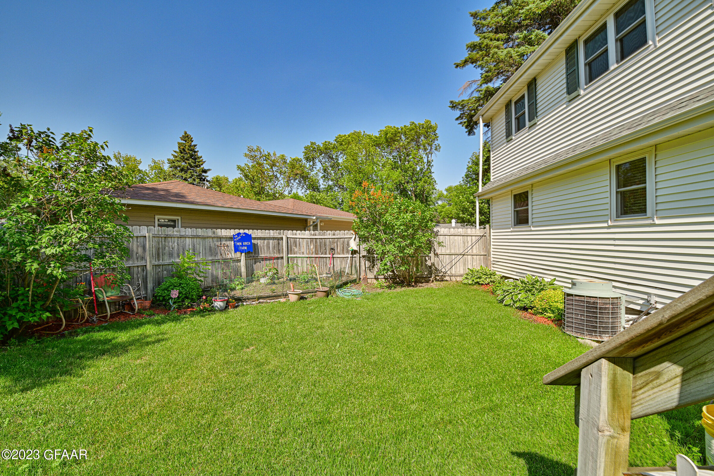 2514 CLOVER Drive
