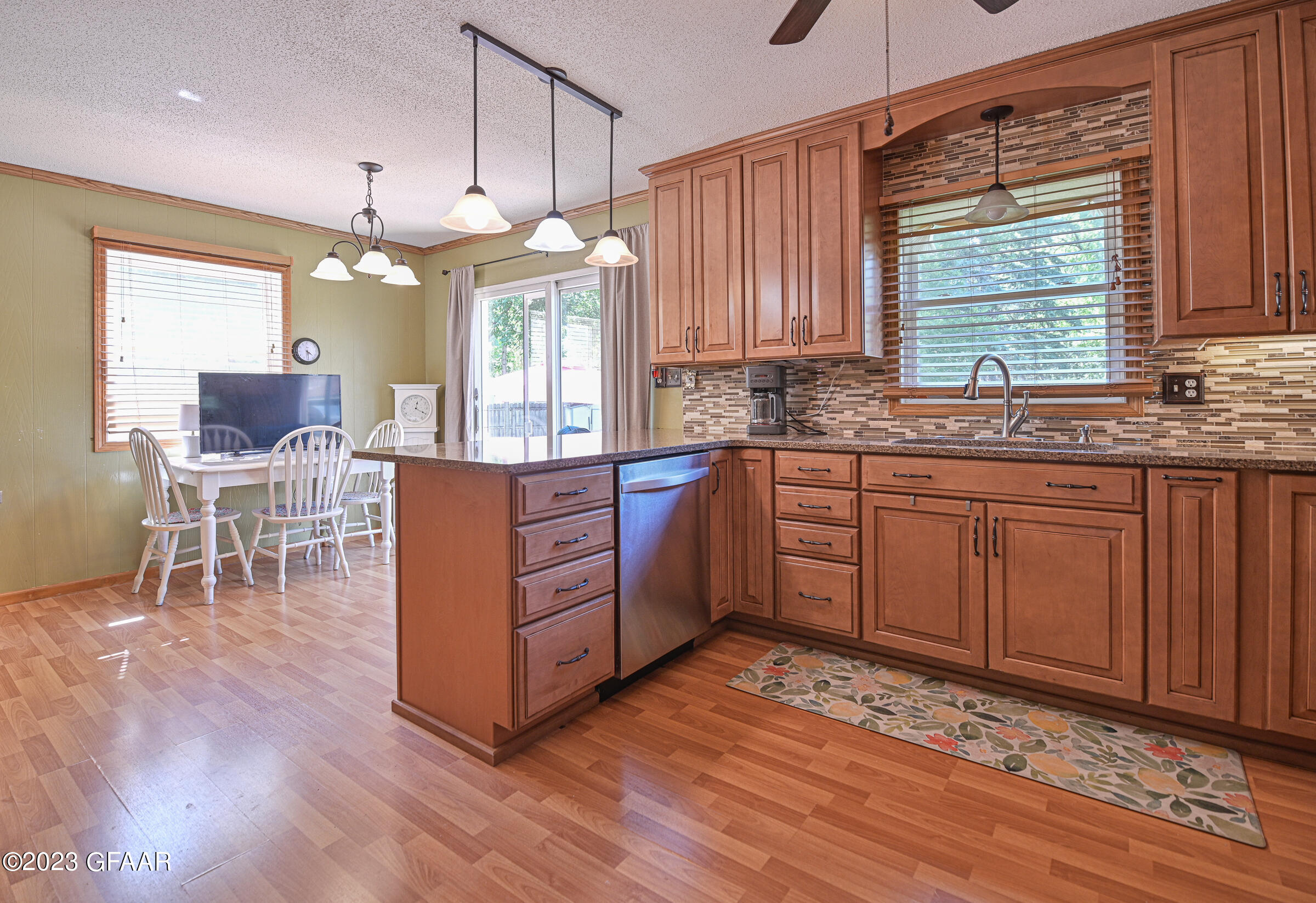 2514 CLOVER Drive