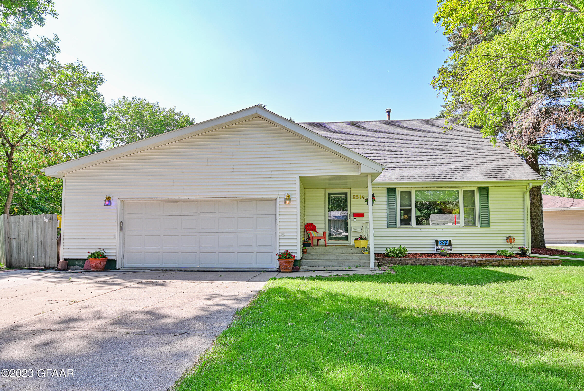 2514 CLOVER Drive