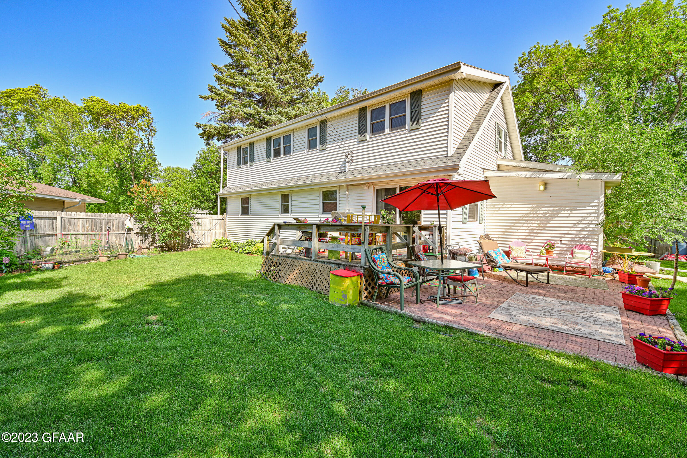 2514 CLOVER Drive