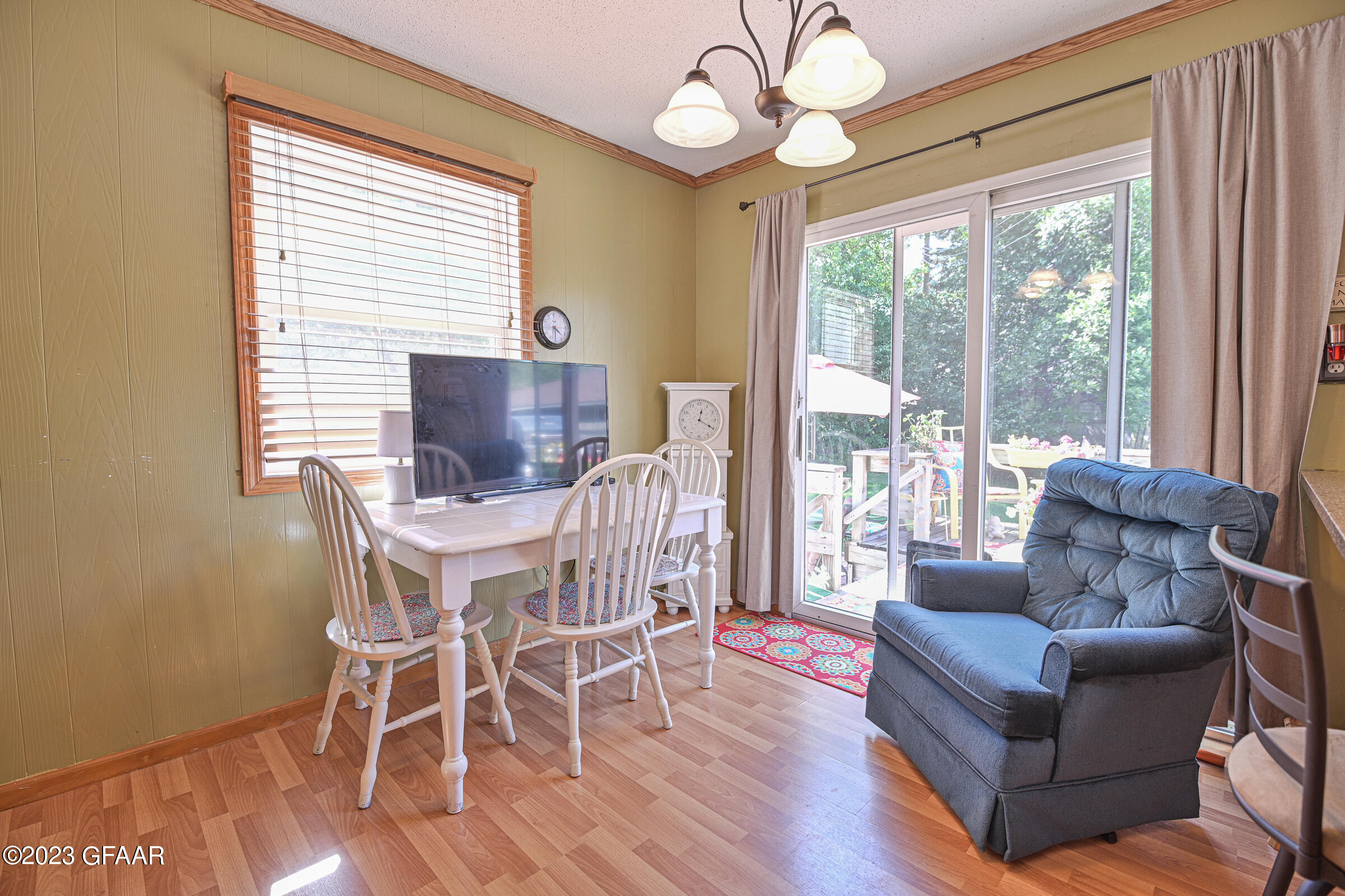 2514 CLOVER Drive
